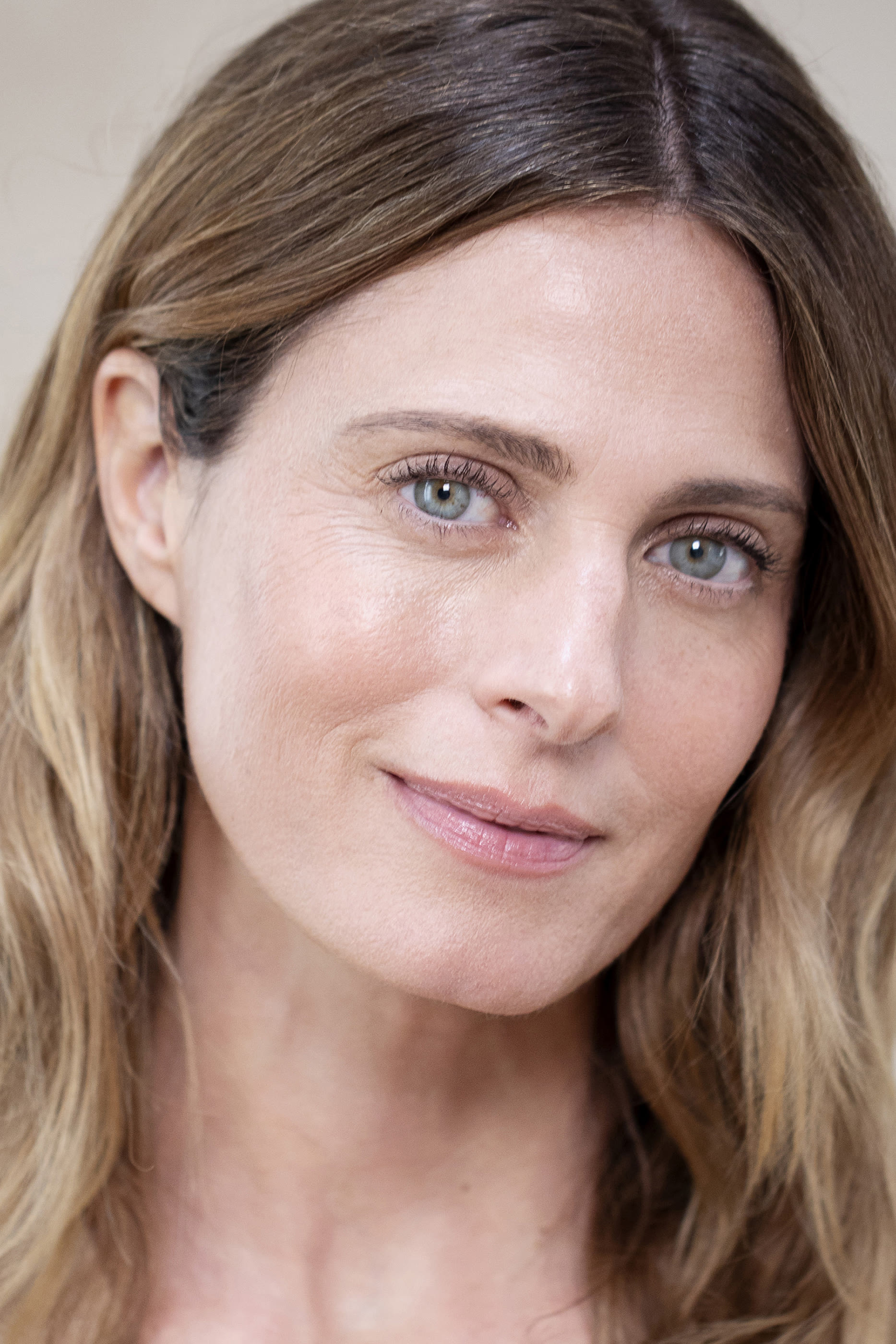 سيروم سيسليا لانتيجرال المركز لمقاومة علامات تقدم السن والتجاعيد