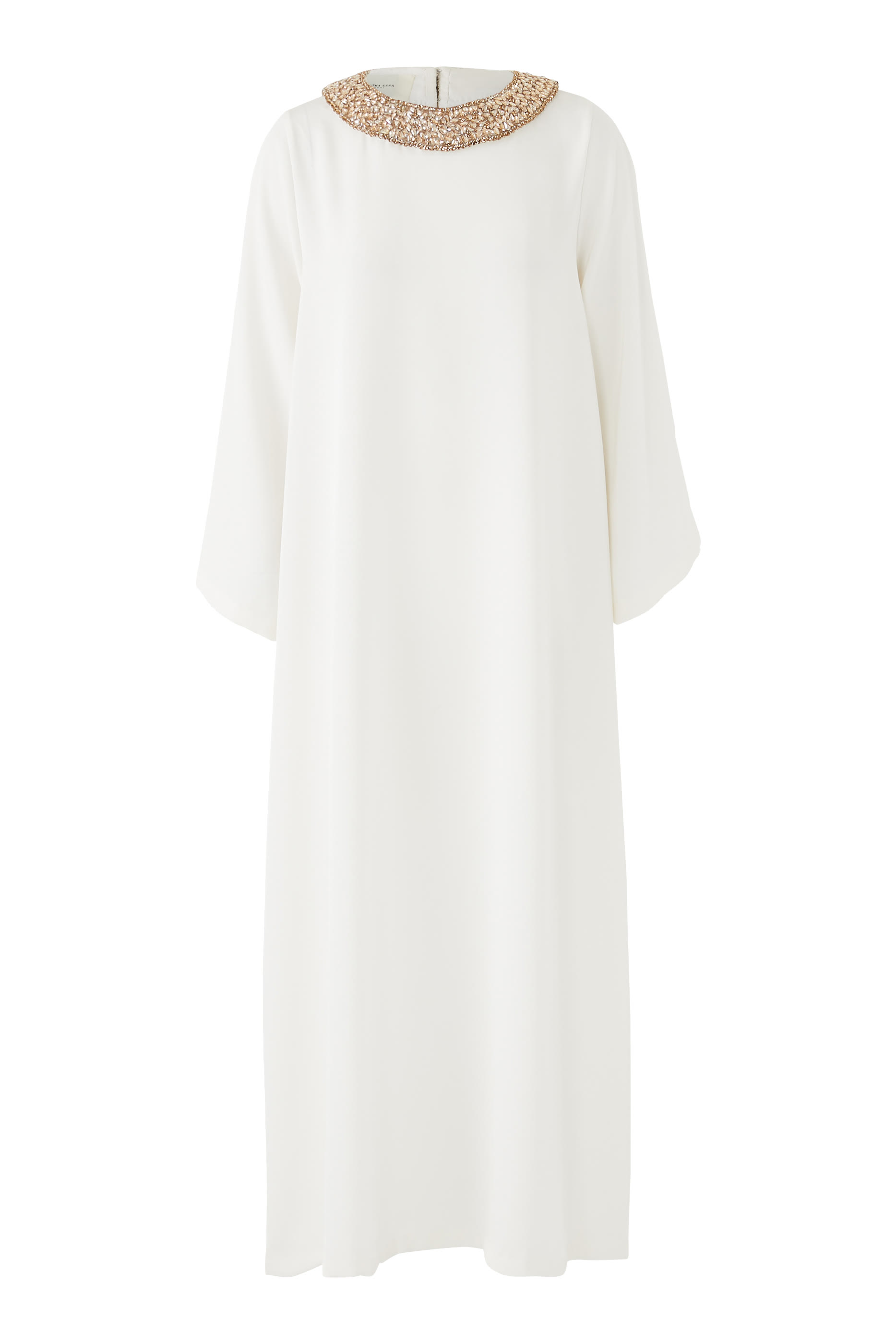 فستان بتطريزات بالكريستال على العنق