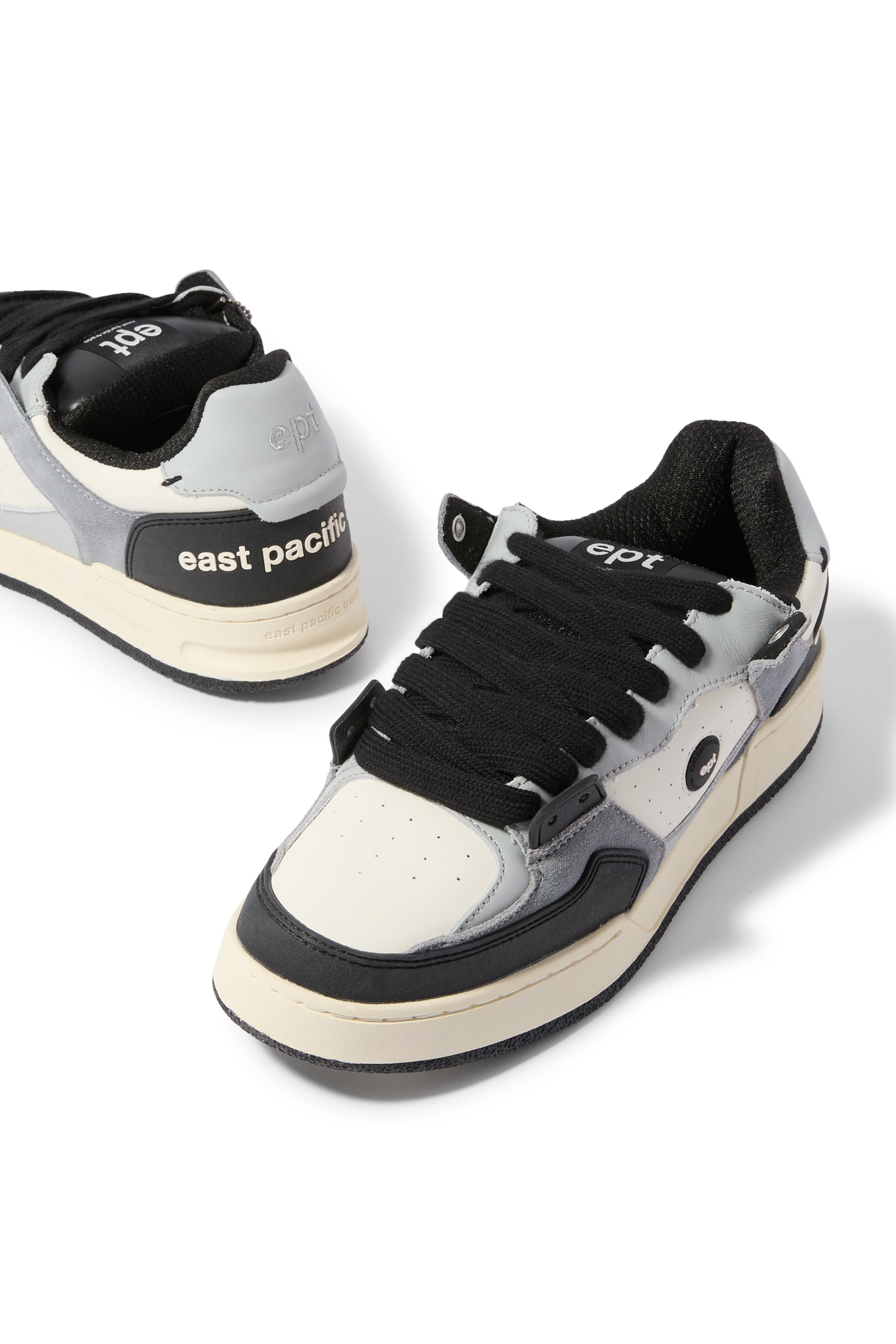 سنيكرز بلسان سميك