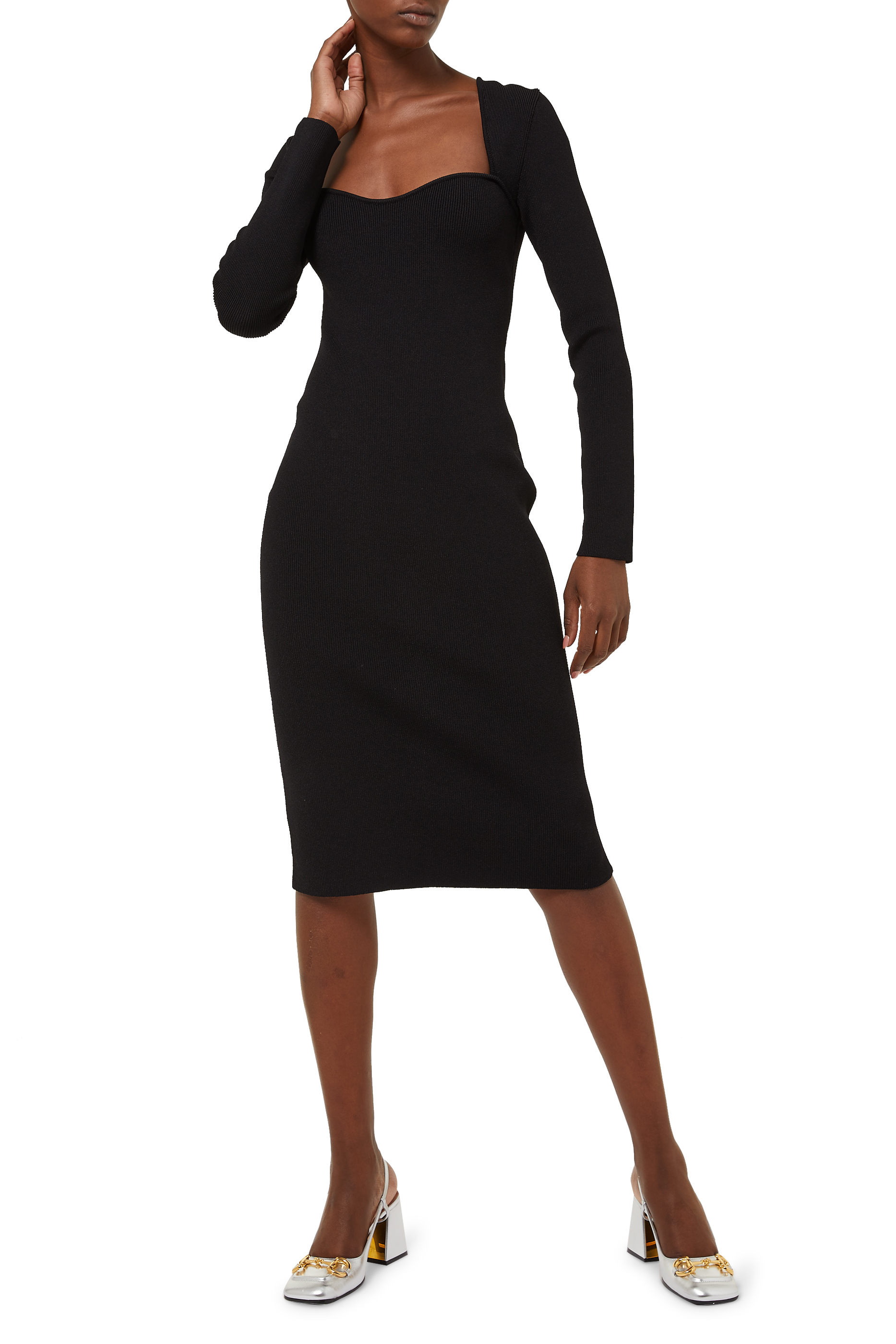 فستان بقصة ضيقة