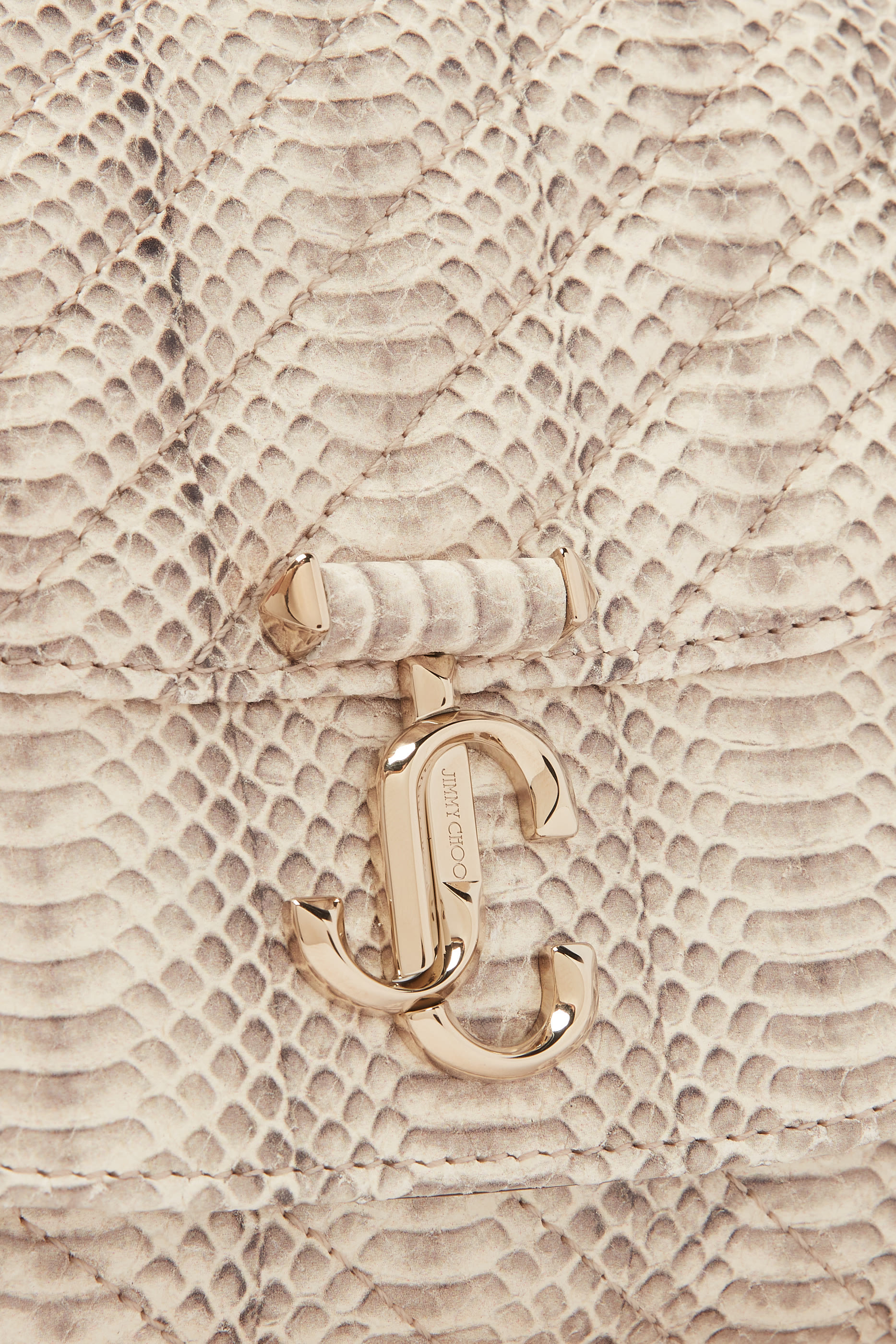 كلاتش أفينيو بتفاصيل متموجة