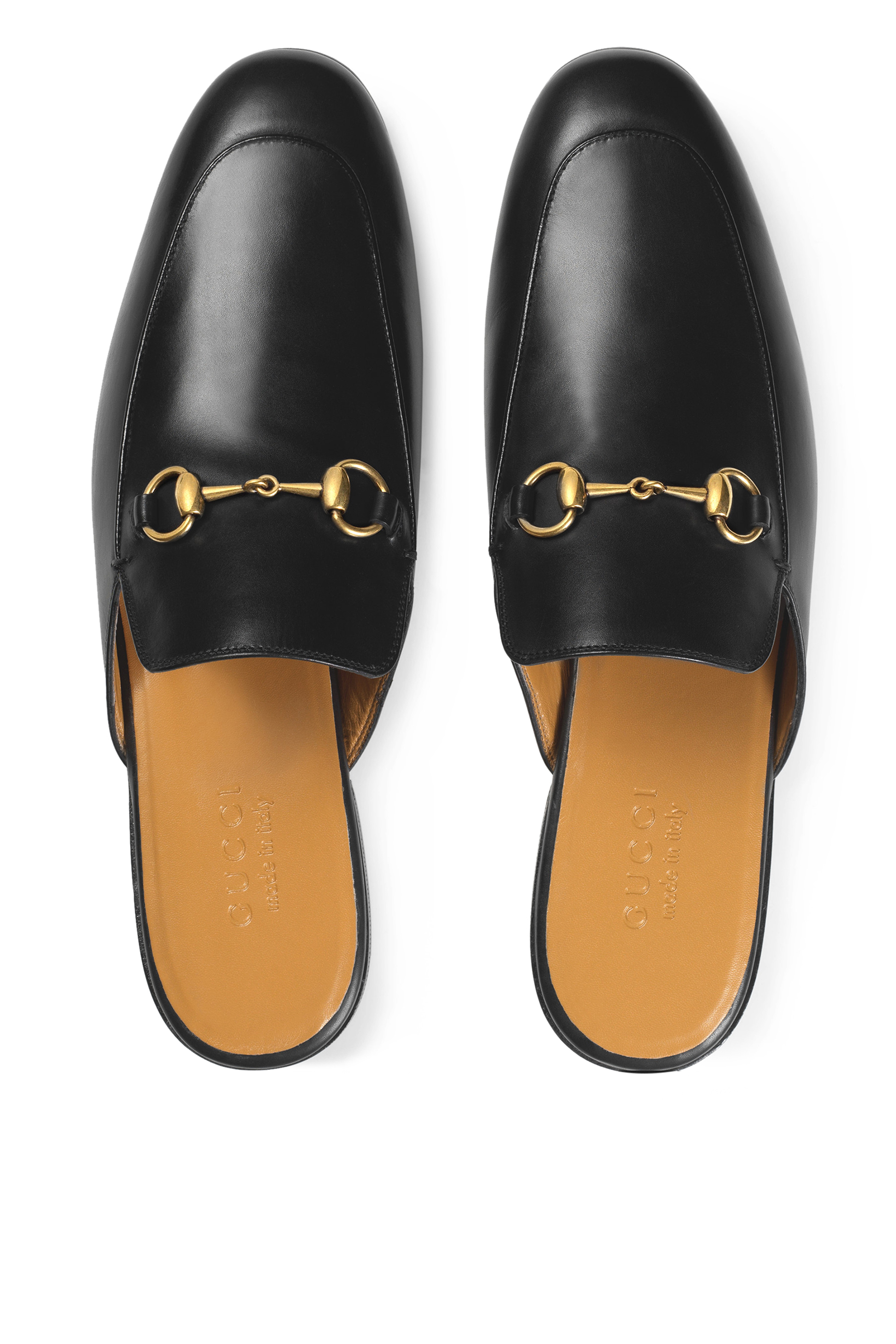 حذاء مفتوح من الخلف بحلية على شكل لجام حصان