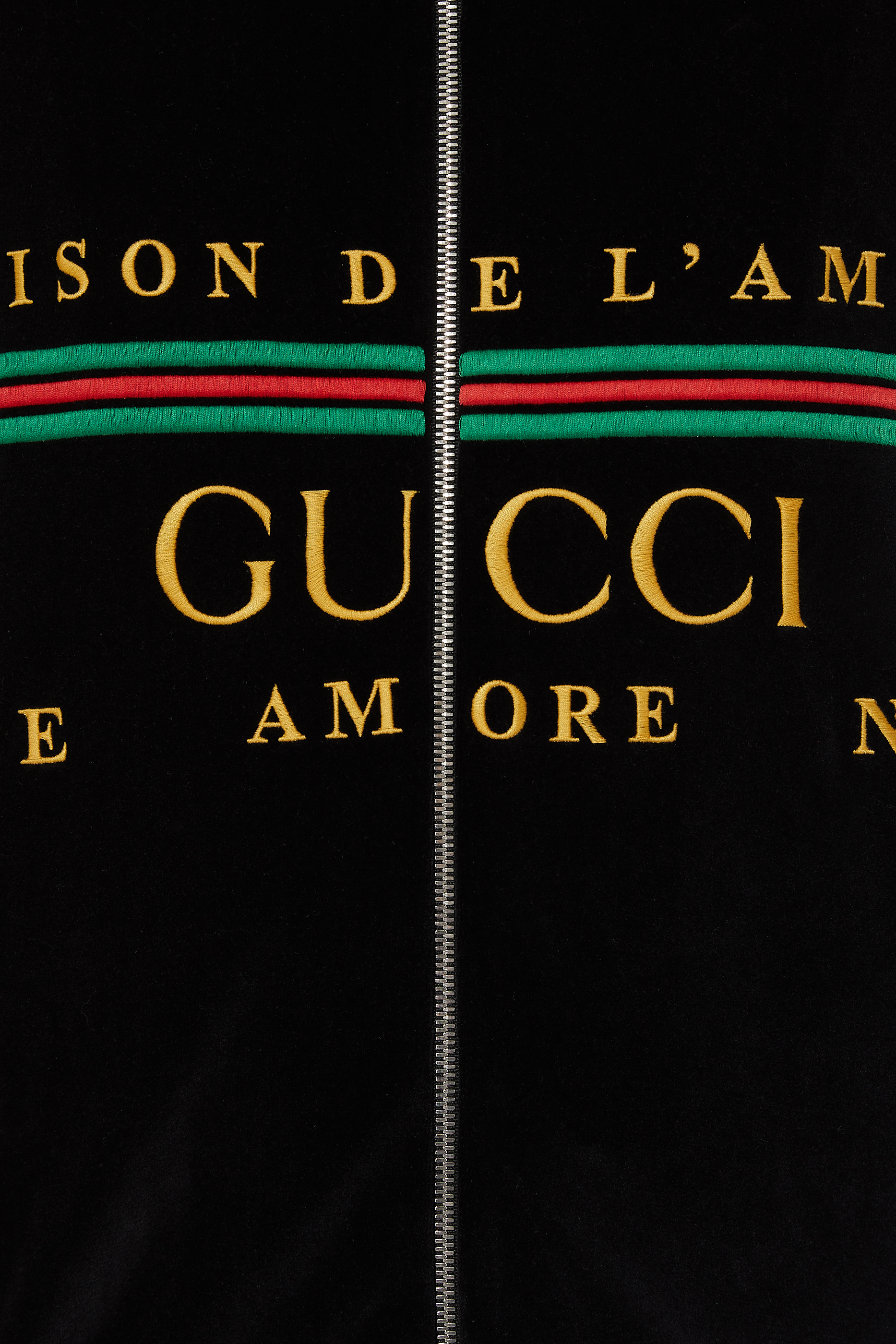 جاكيت شينل مطرز بقصة فضفاضة