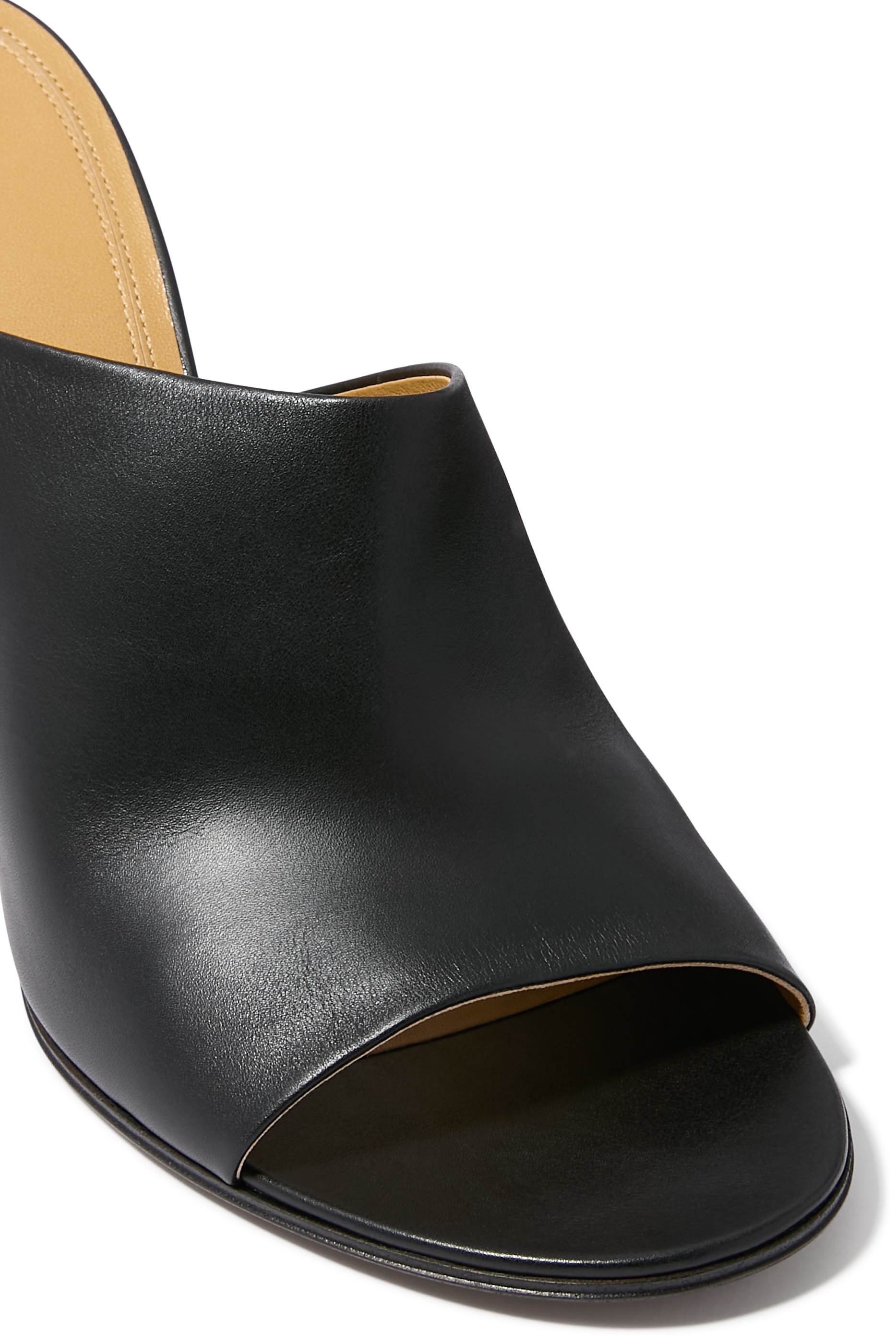 حذاء سيجنوم 90 مفتوح من الخلف