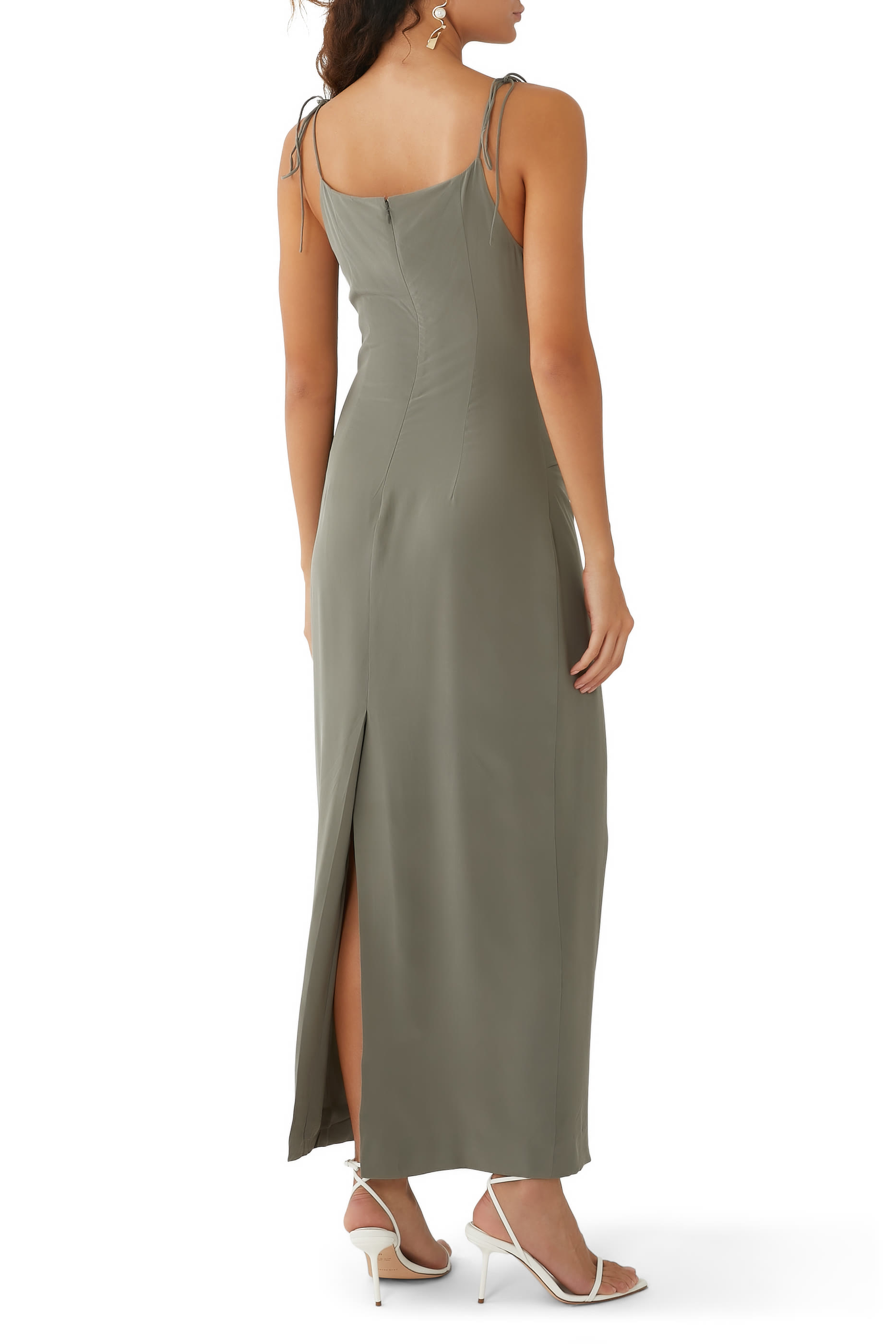 فستان حرير بطيات