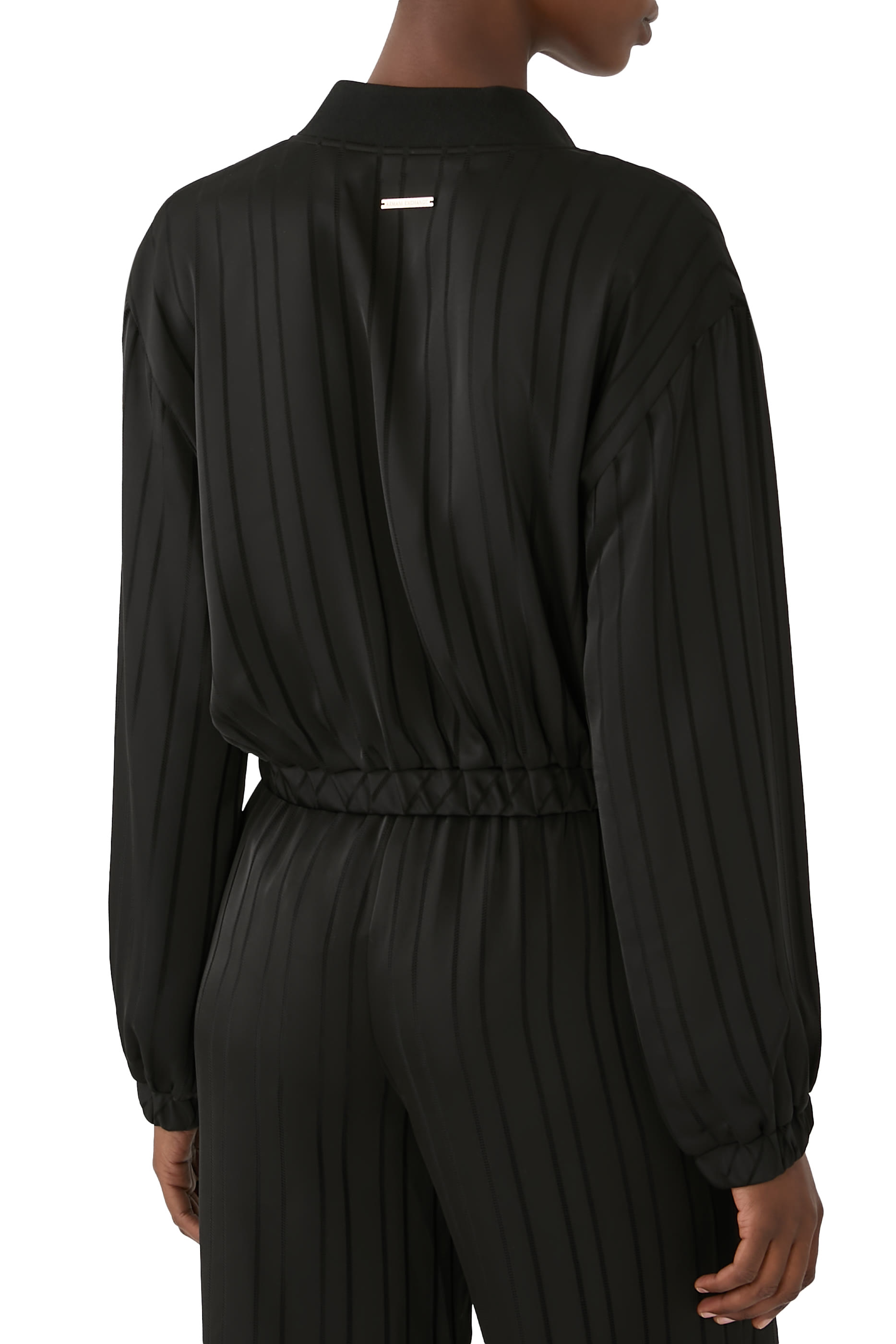 جاكيت فضفاض بنصف سحاب وشعار الماركة