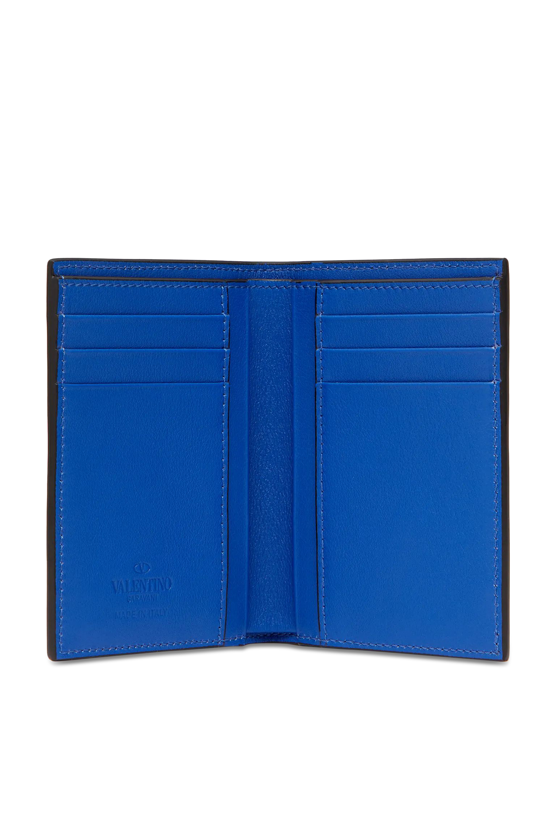 حافظة بطاقات بشعار حرف V