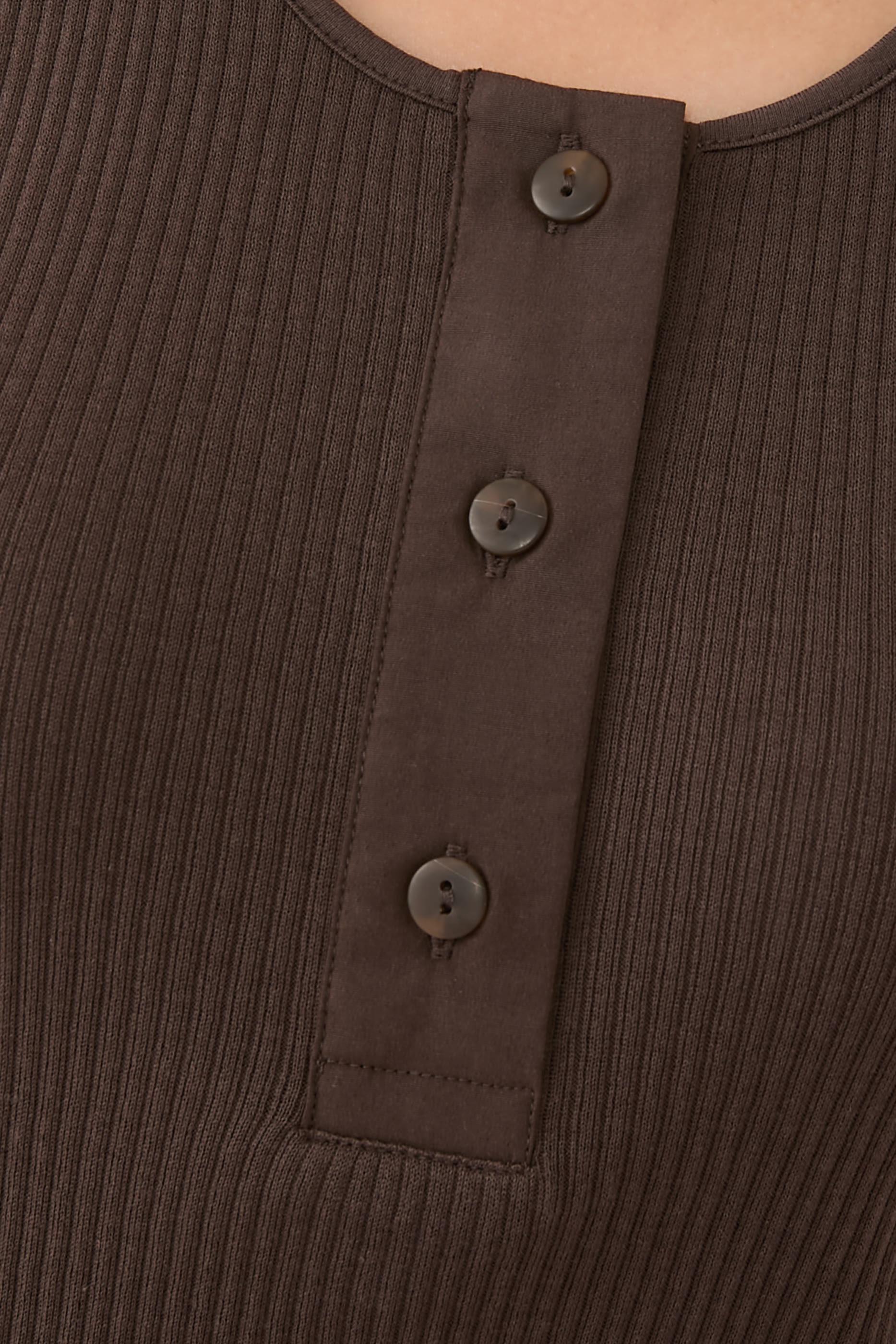 بلوزة هينلي مضلعة