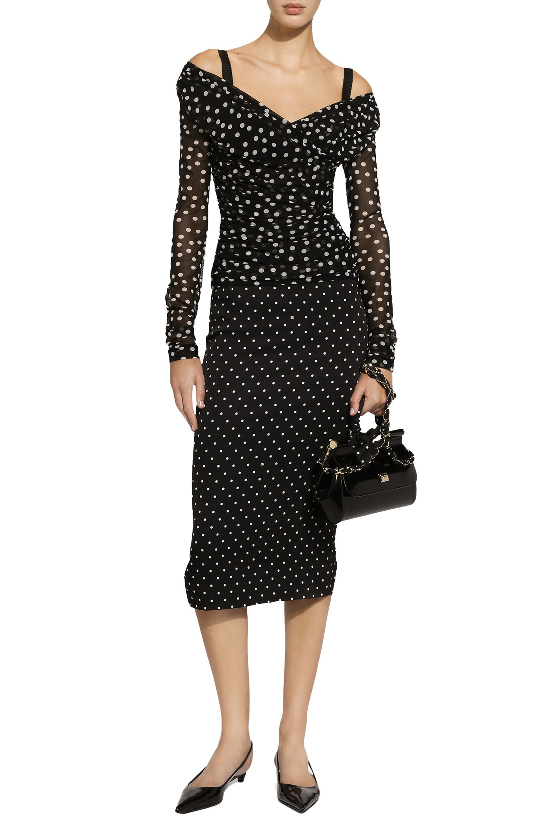 بلوزة تول بنقشة نقاط وياقة ملفوفة في الأمام