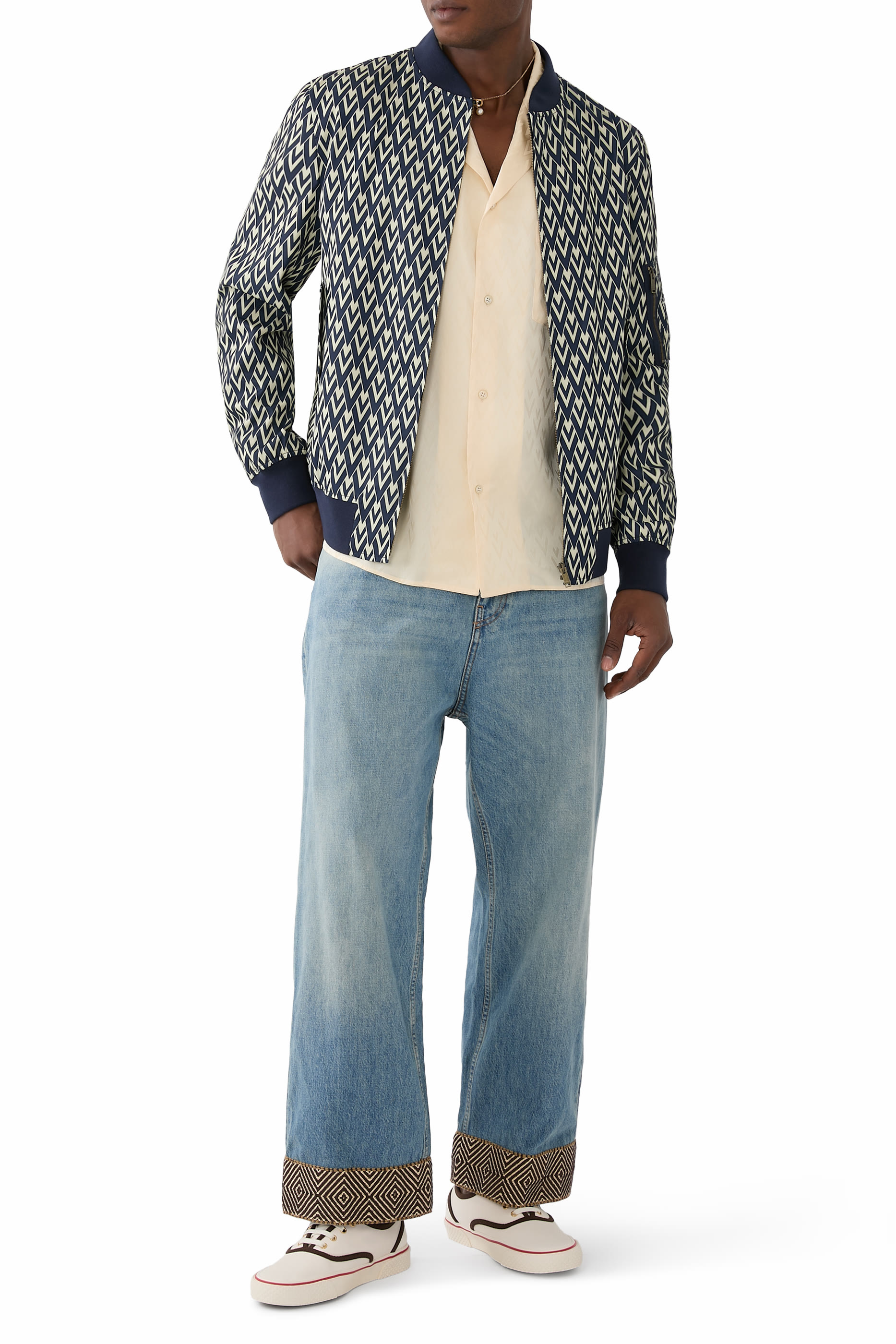 جاكيت بومبر نايلون مزين كليا بشعار الماركة