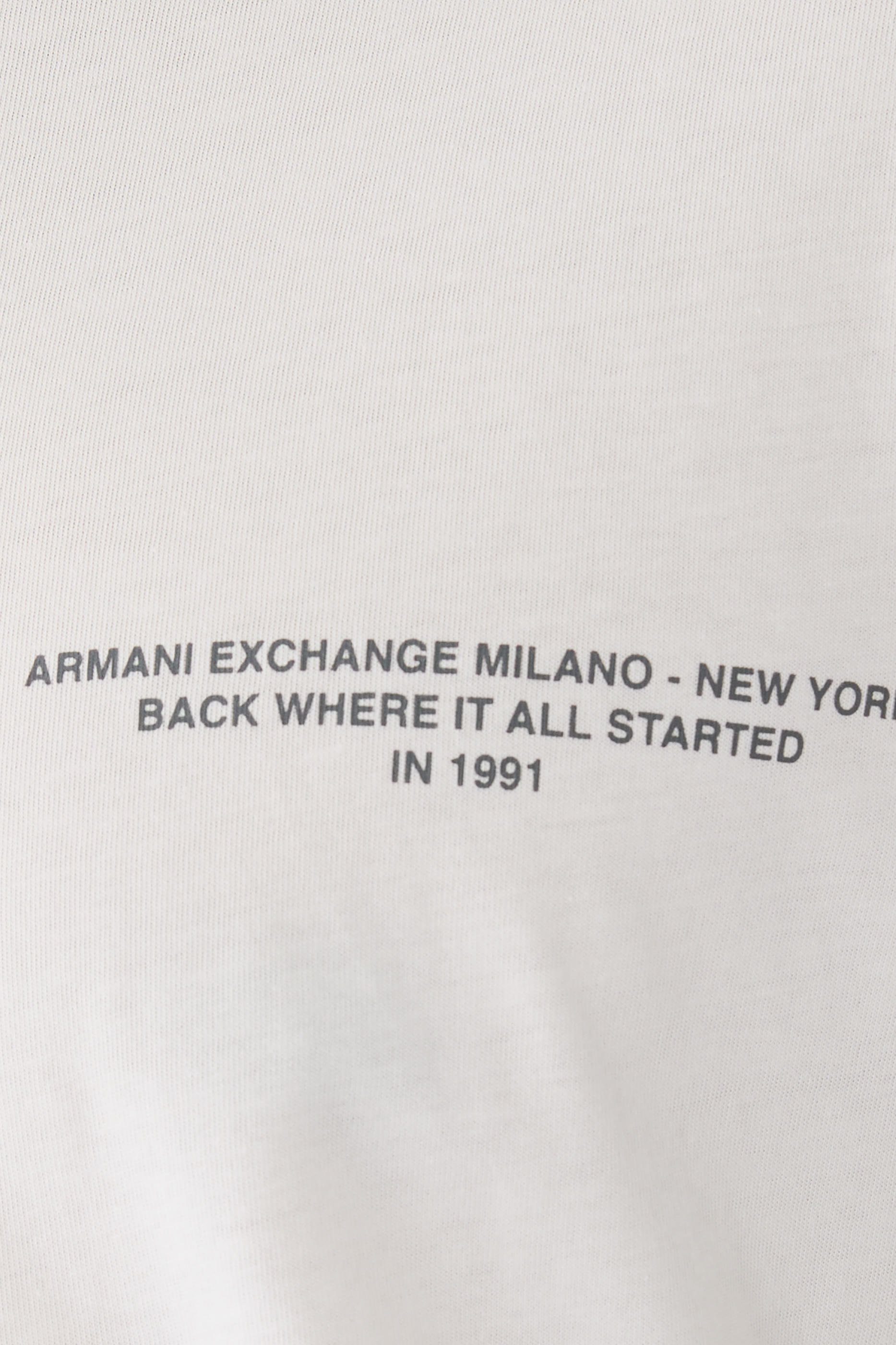 تيشيرت بشعار الماركة