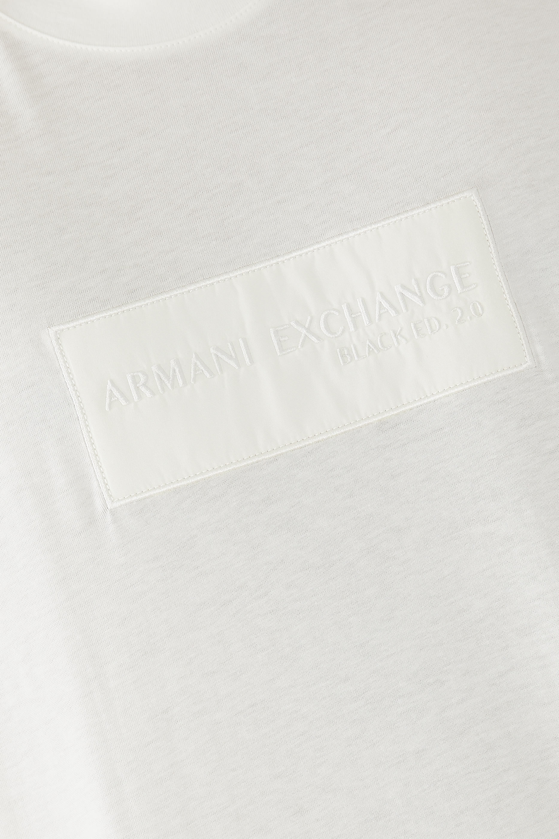 تيشيرت إصدار بلاك بياقة ضيقة