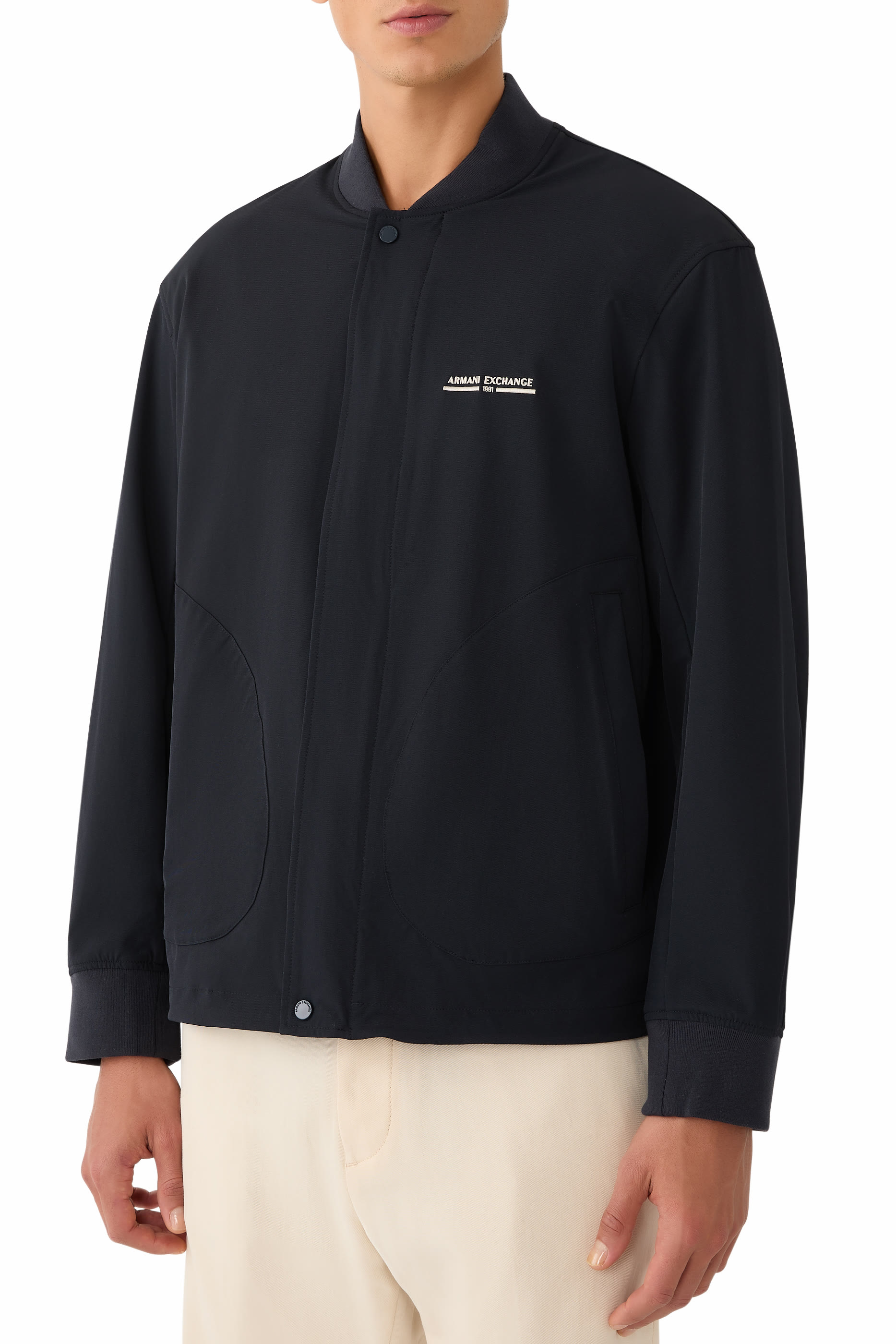 جاكيت مارينا بشعار الماركة وسحاب بأزرار