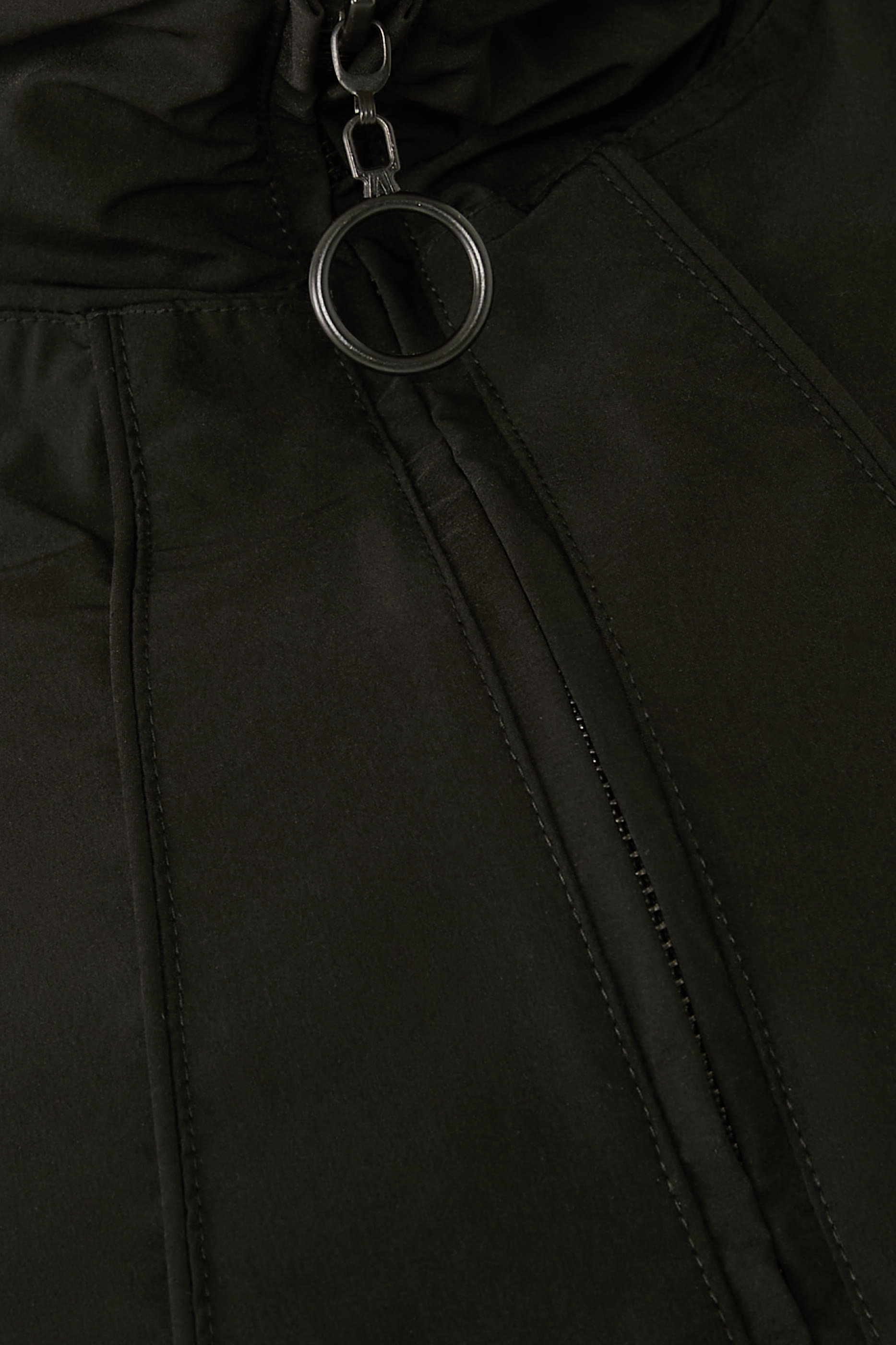 جاكيت رياضي قماش معالج