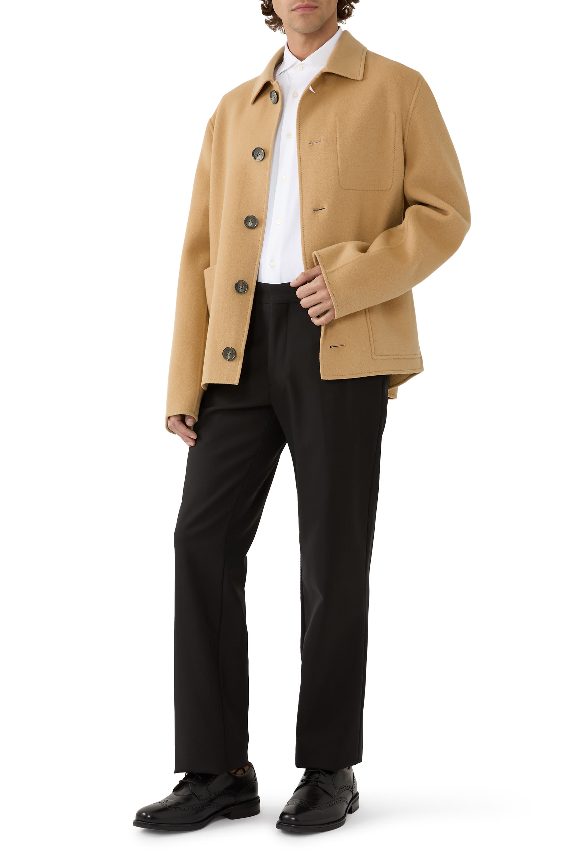 قميص بقصة ضيقة