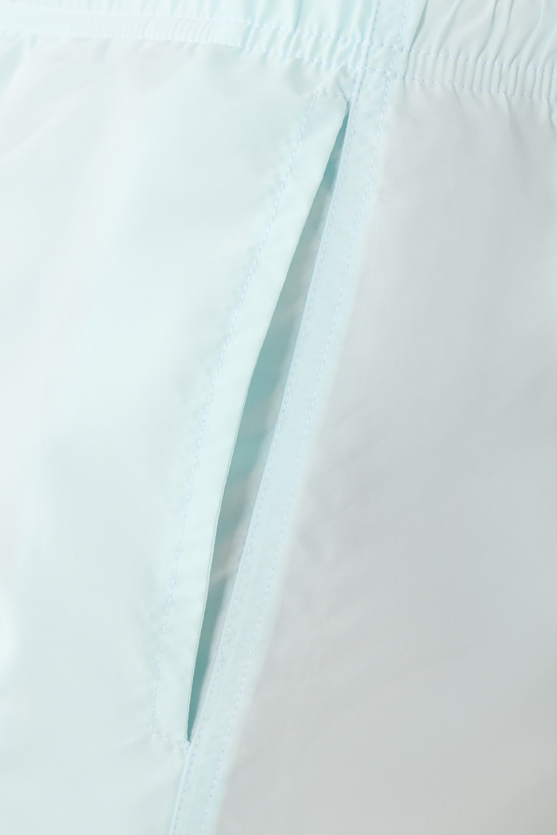 شورت سباحة بخياطة متباينة