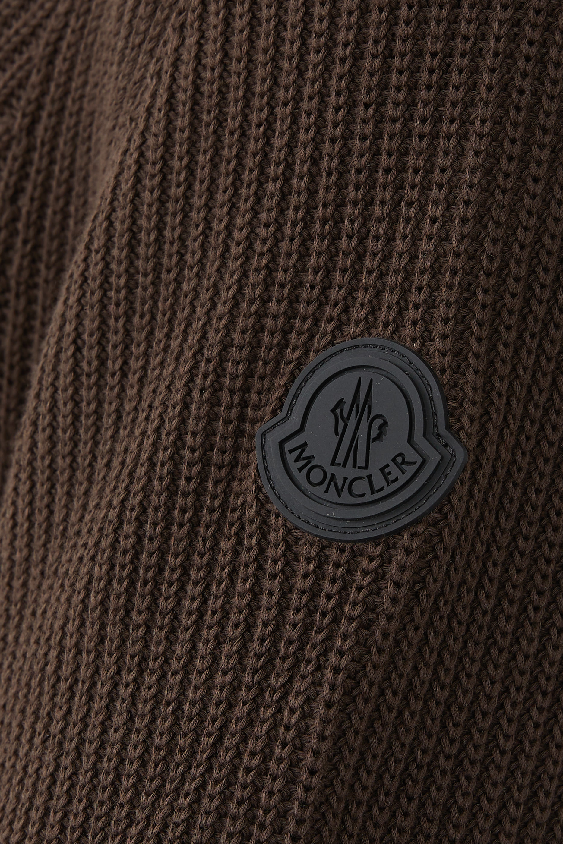 كنزة بياقة عالية