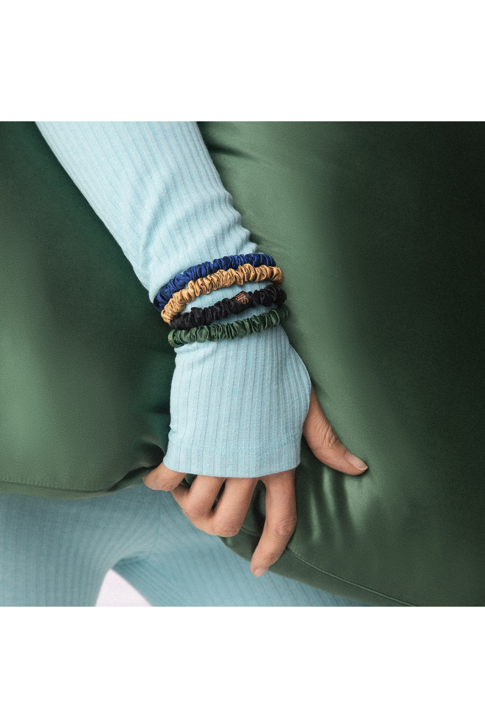 ربطة شعر بايج للزينة