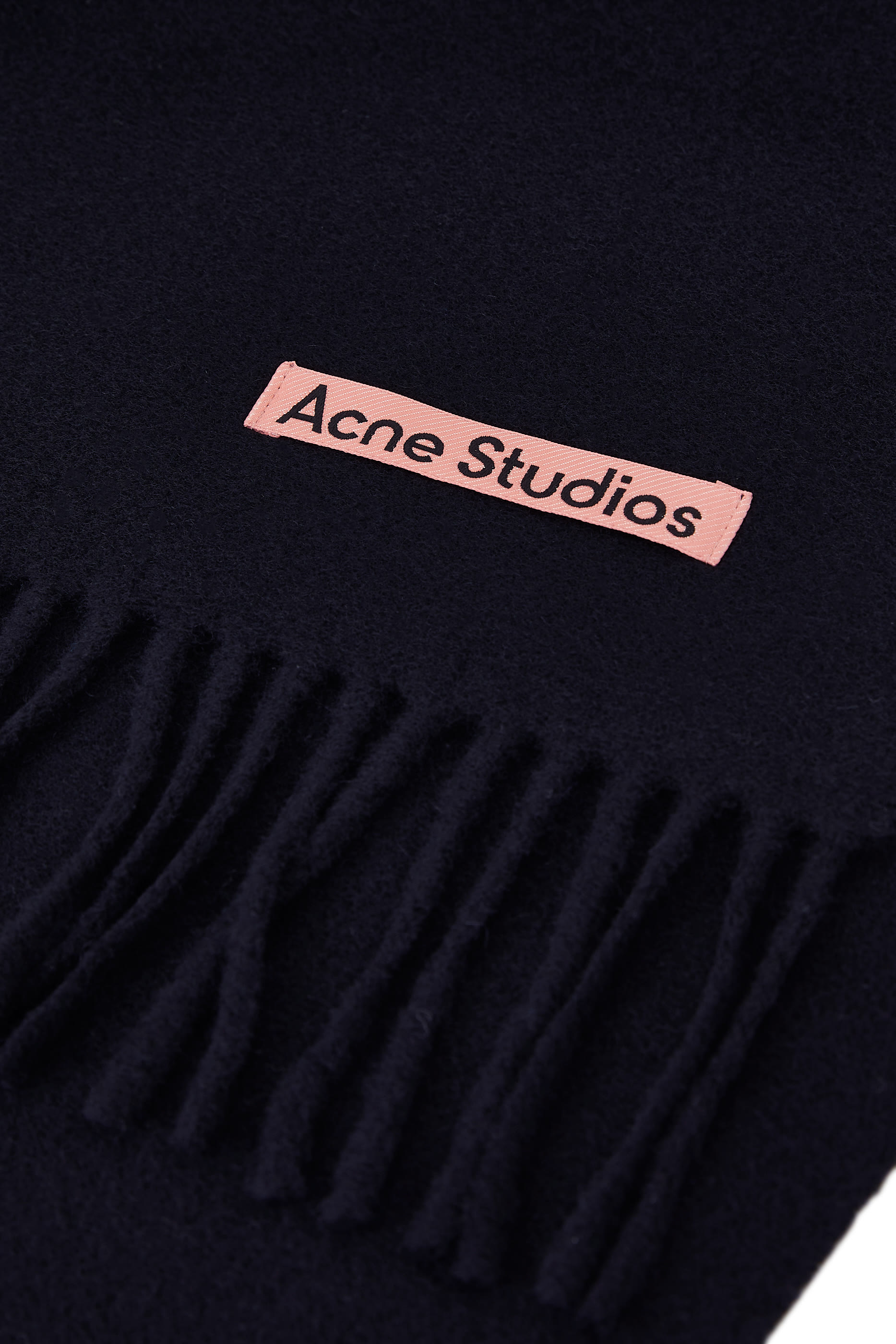 وشاح بوشرّابات صوف