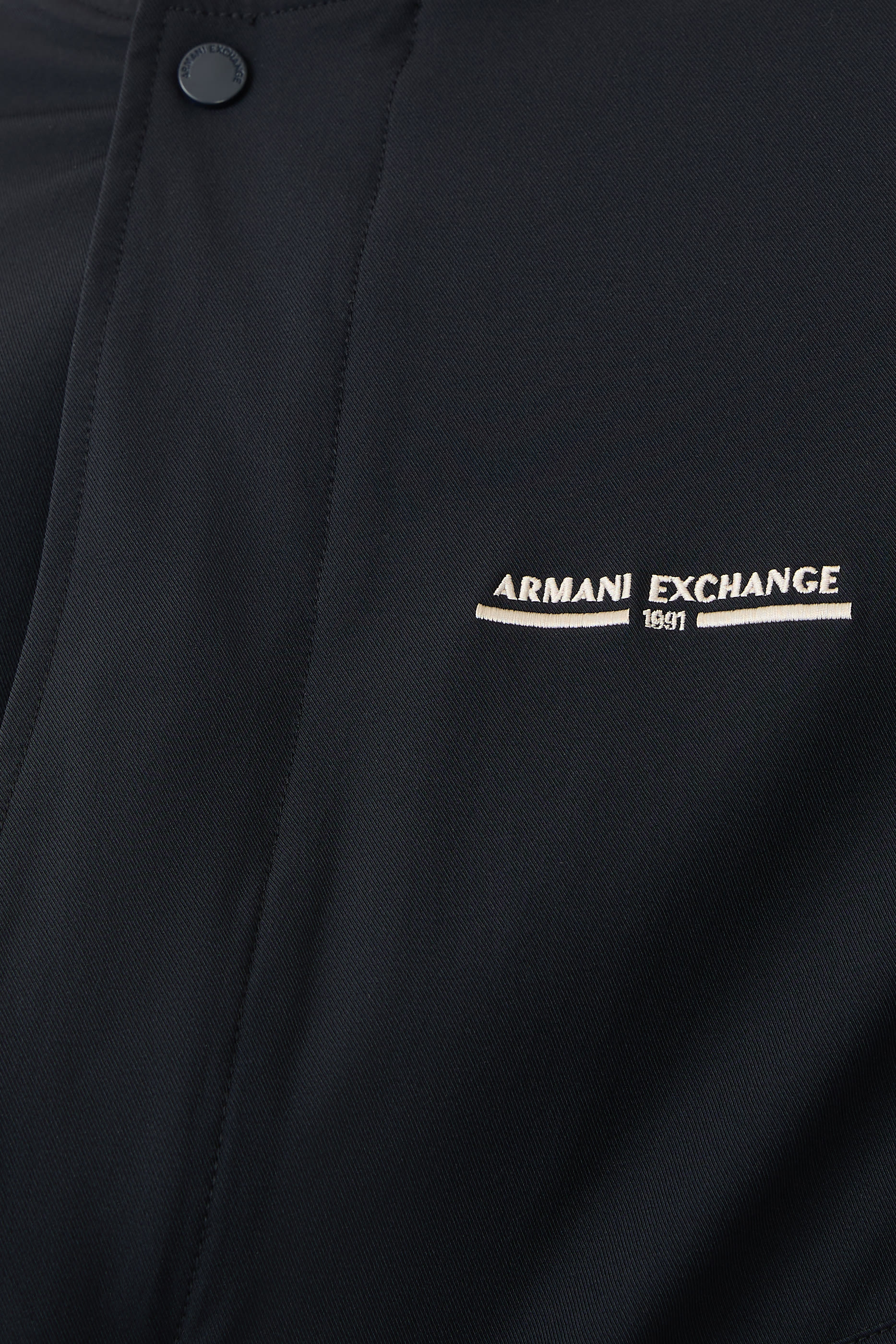 جاكيت مارينا بشعار الماركة وسحاب بأزرار