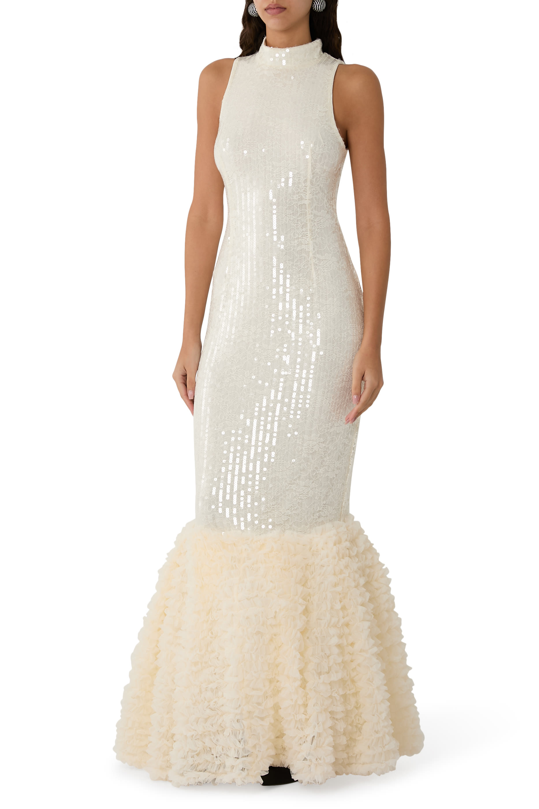 فستان طويل مطرز بالترتر