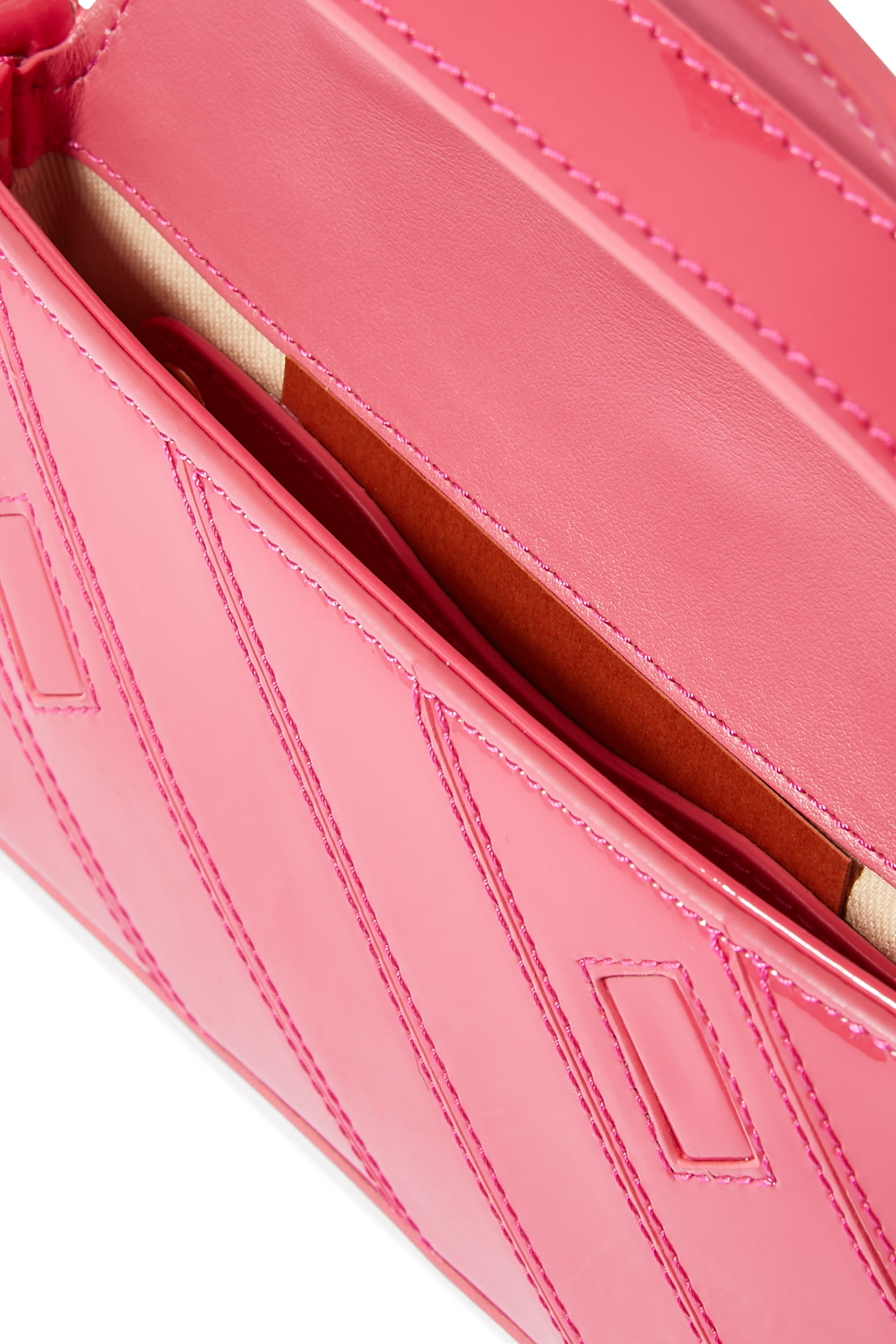 حقيبة كتف صغيرة جلد لامع بتصميم مموج