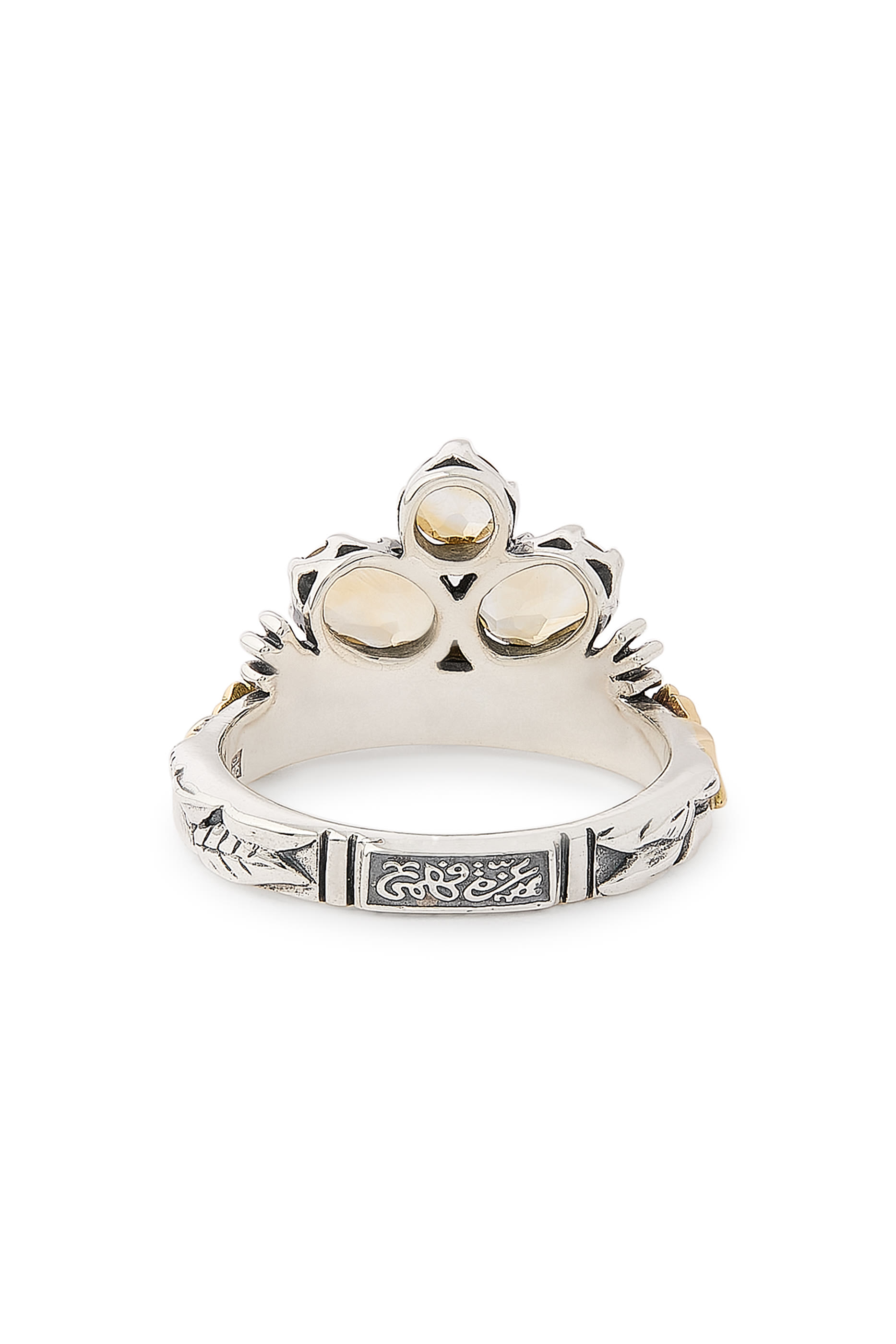 خاتم بتصميم زهرة مزينة بحجر سترين، فضة استرلينية وذهب أصفر عيار 18 