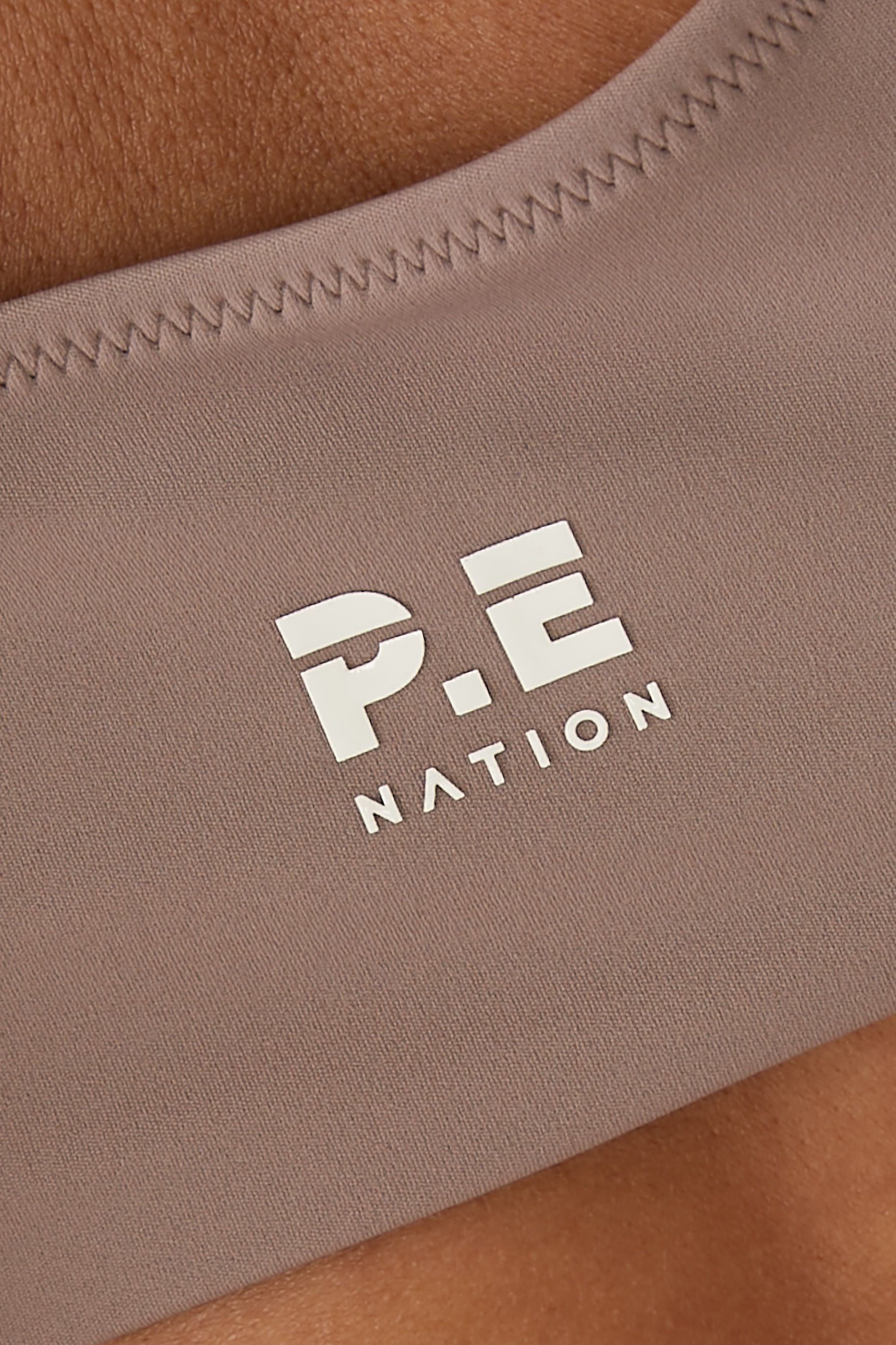 حمالة صدر رياضية ديستورشن