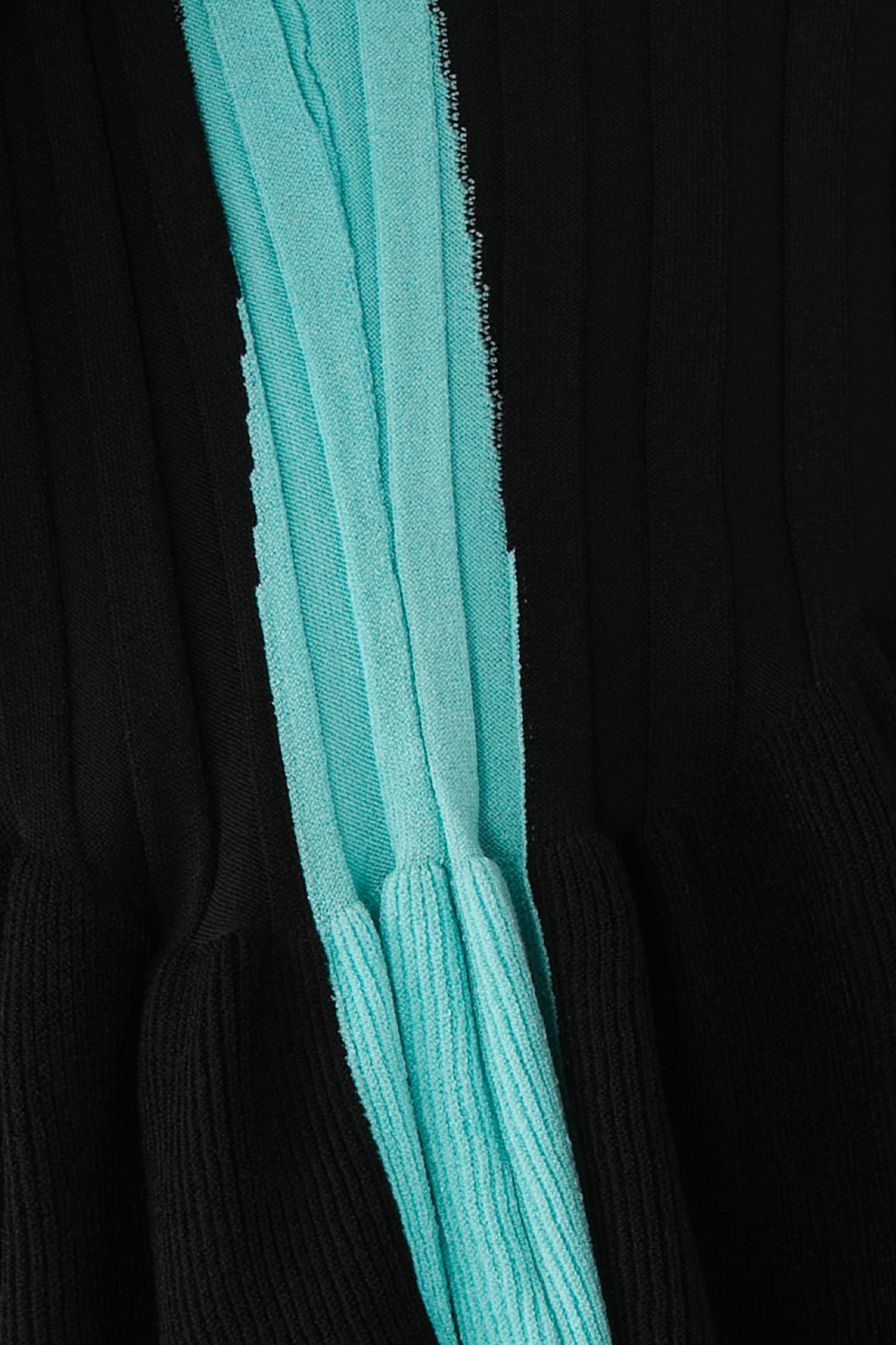 كنزة داكوتا بأكمام طويلة