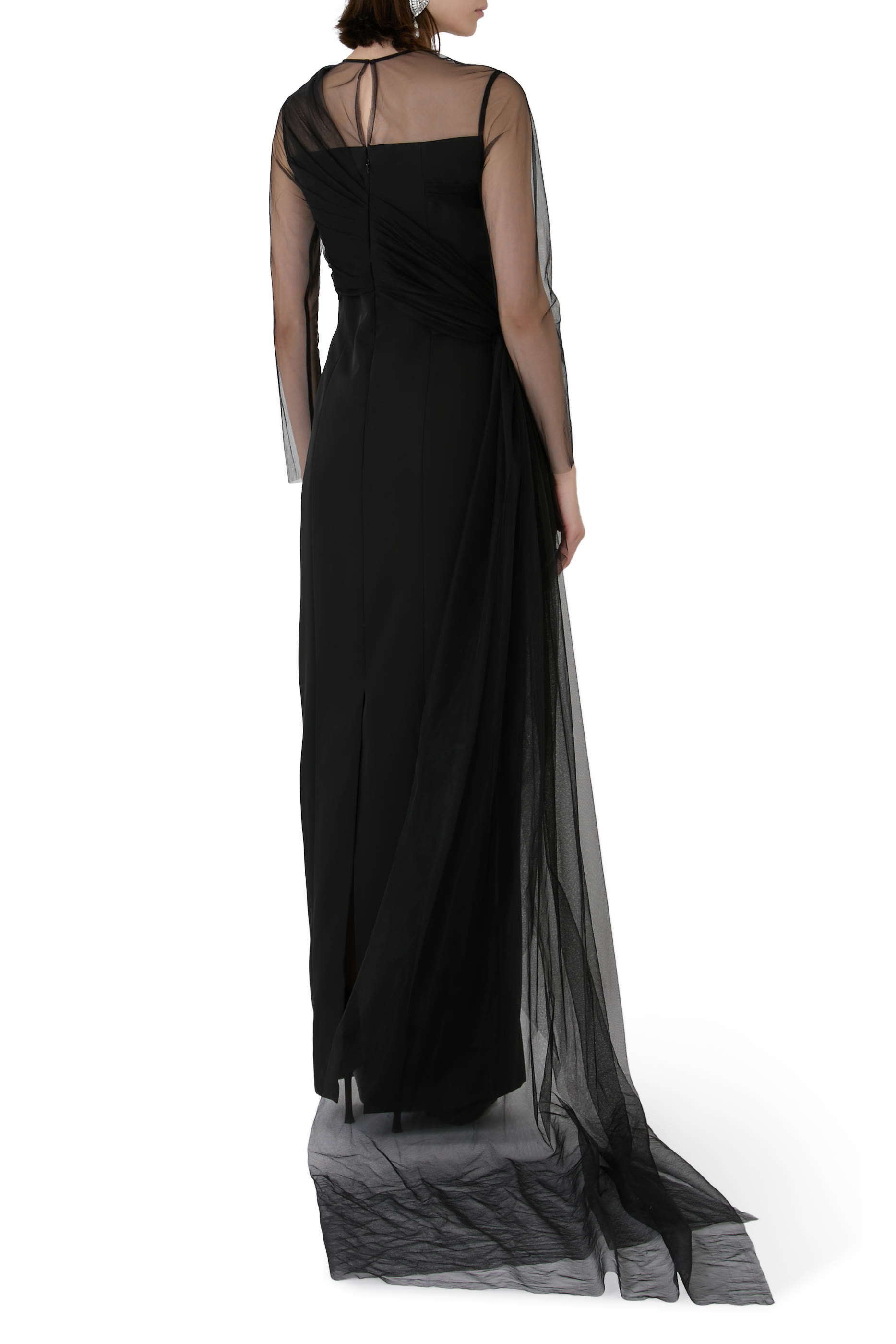 فستان سهرة بأكمام شفافة