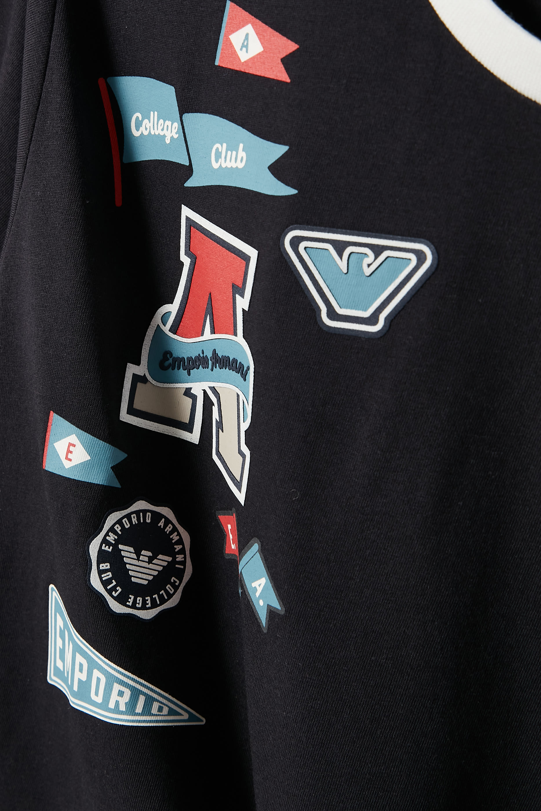 تيشيرت بطبعة شعار الماركة غرافيكية للأطفال