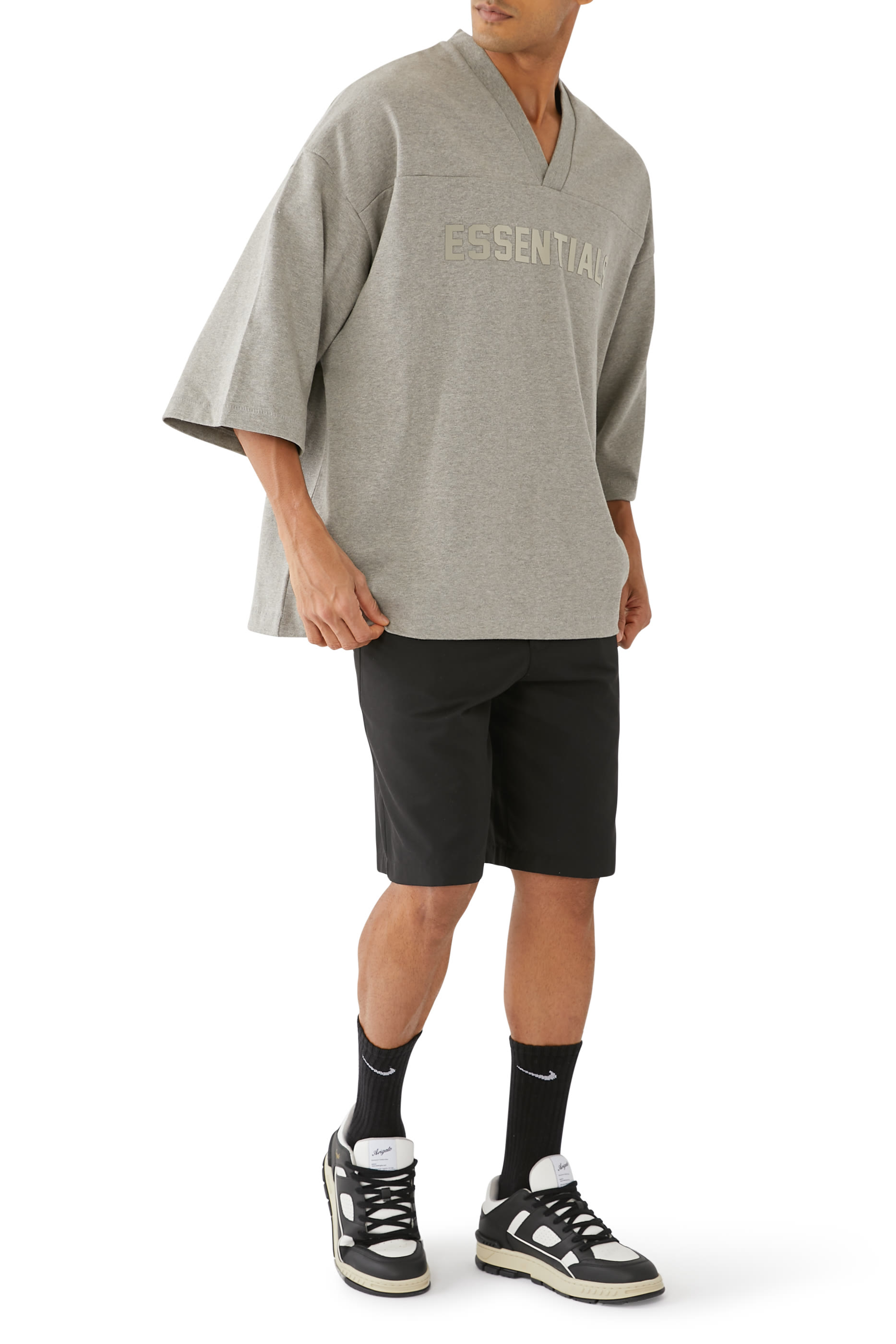 تيشيرت كرة قدم بشعار اسنشالز