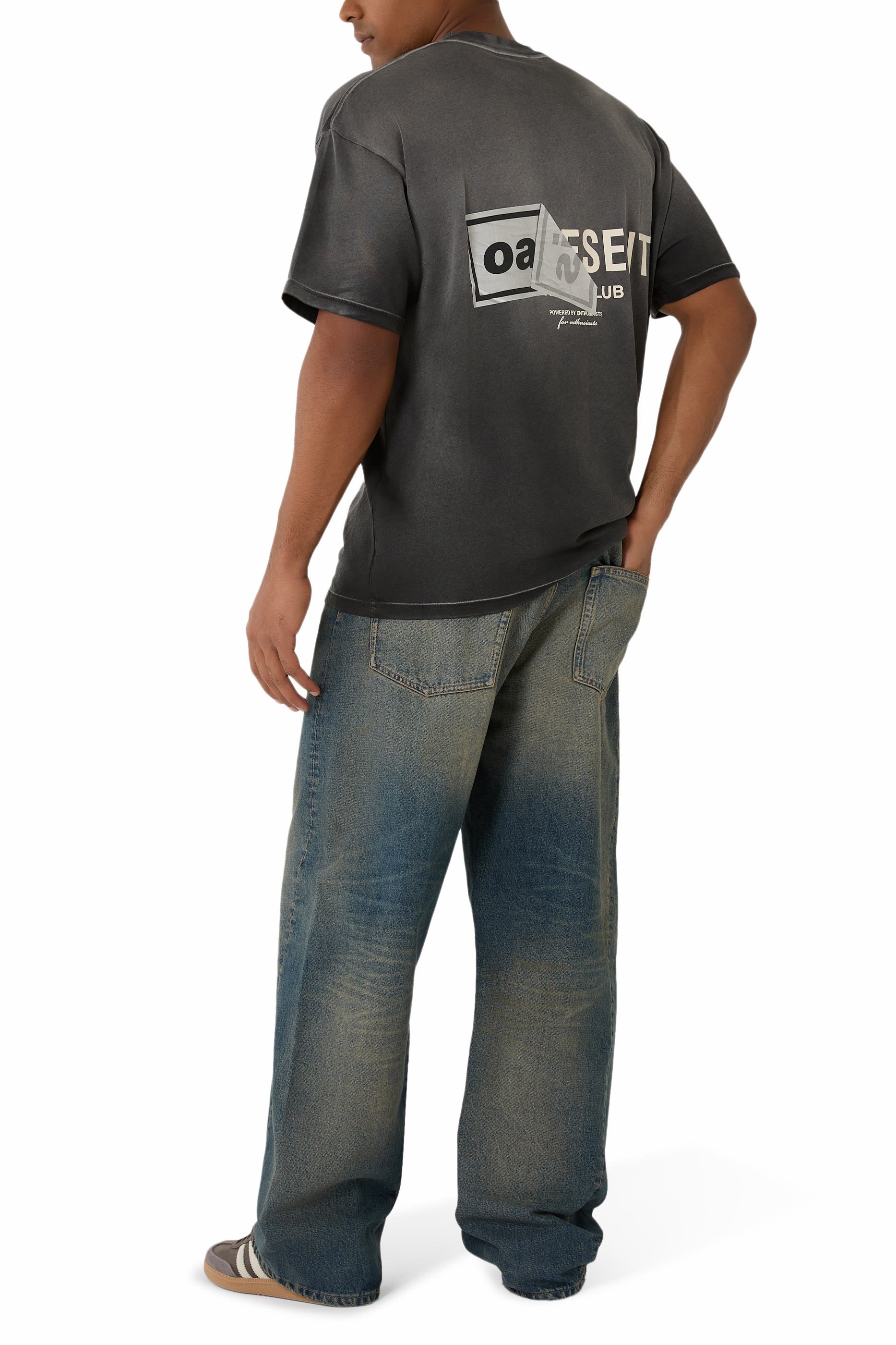 تيشيرت مزين بشعار أونرز كلوب