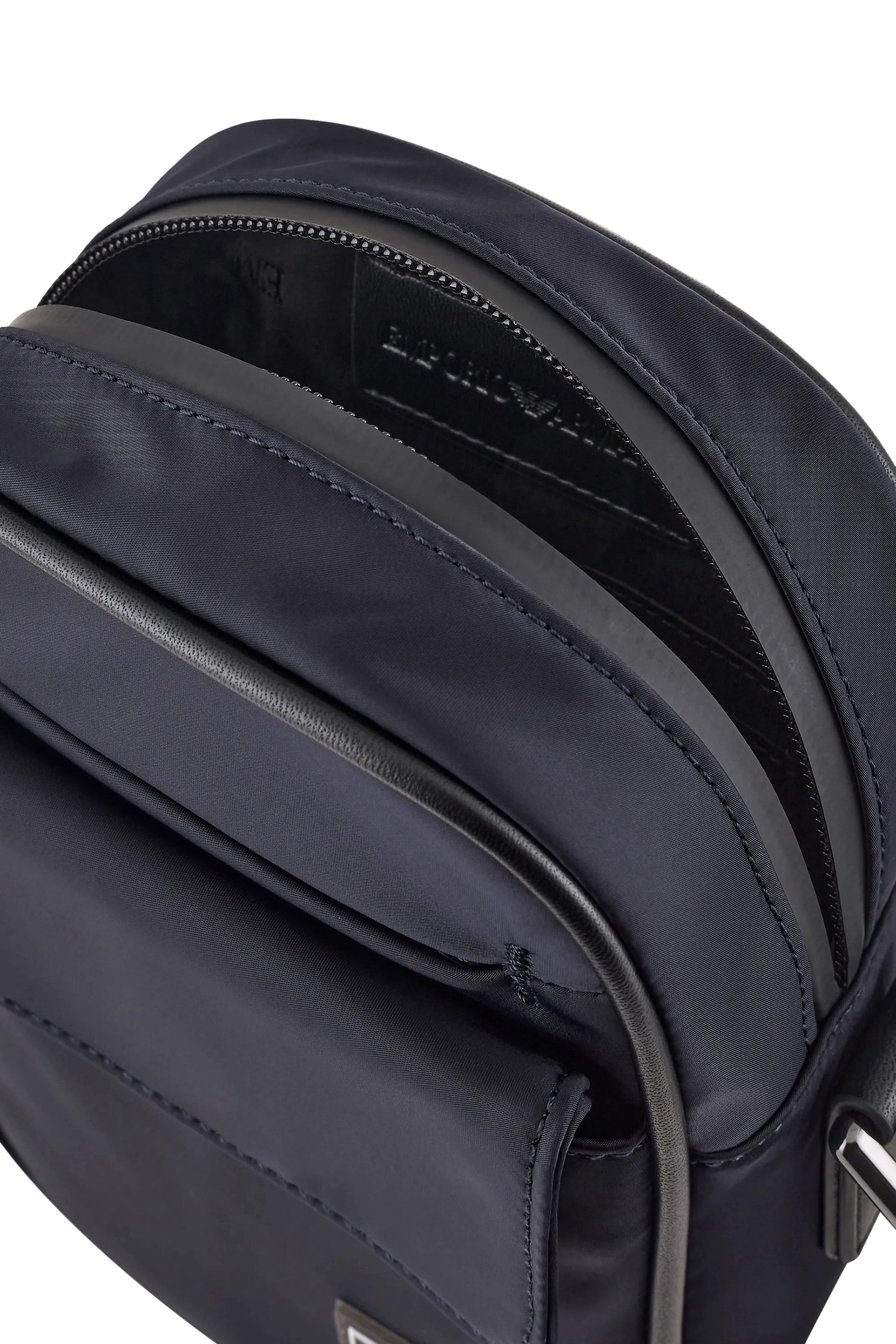 حافظة هاتف ترافل اسنشالز نايلون