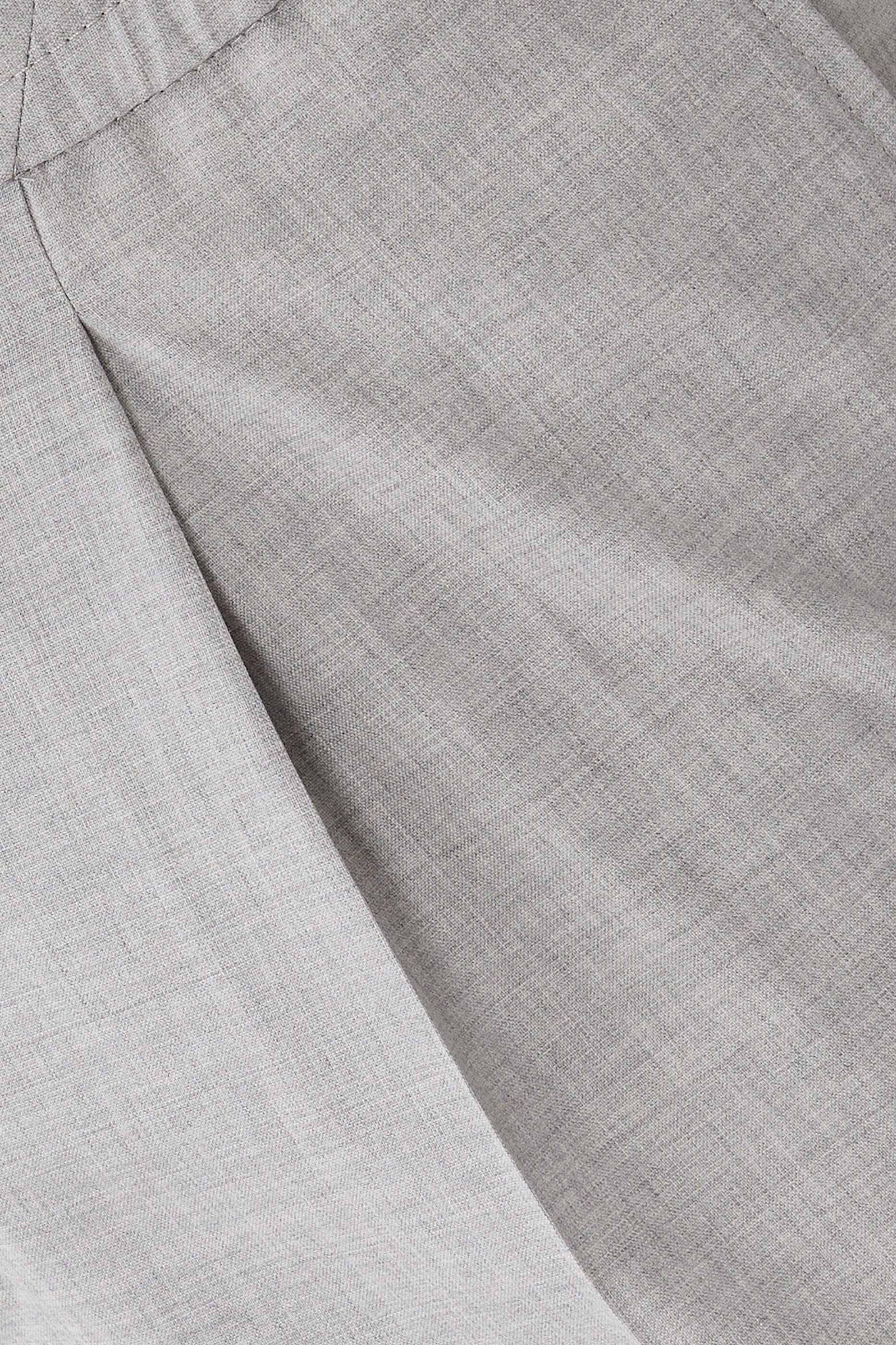 بنطال بقصة تضيق باتجاه الأسفل برباط تضييق 