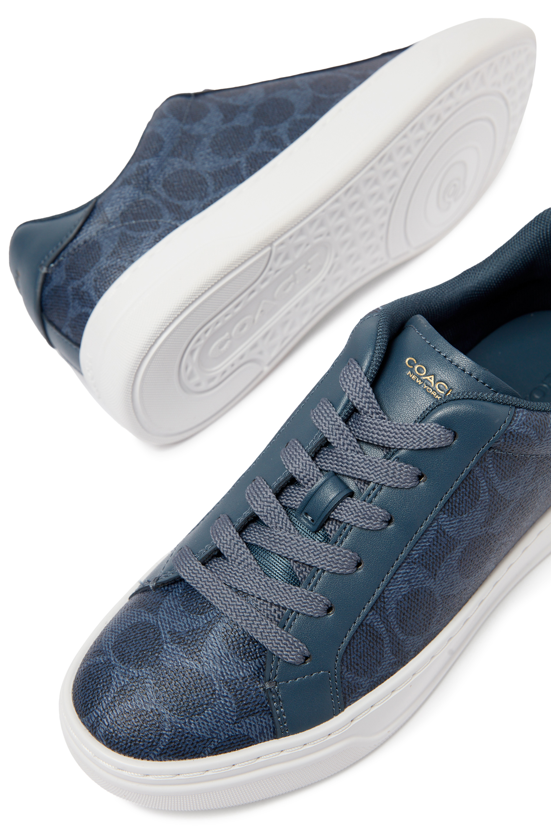 سنيكرز بكاحل مرتفع