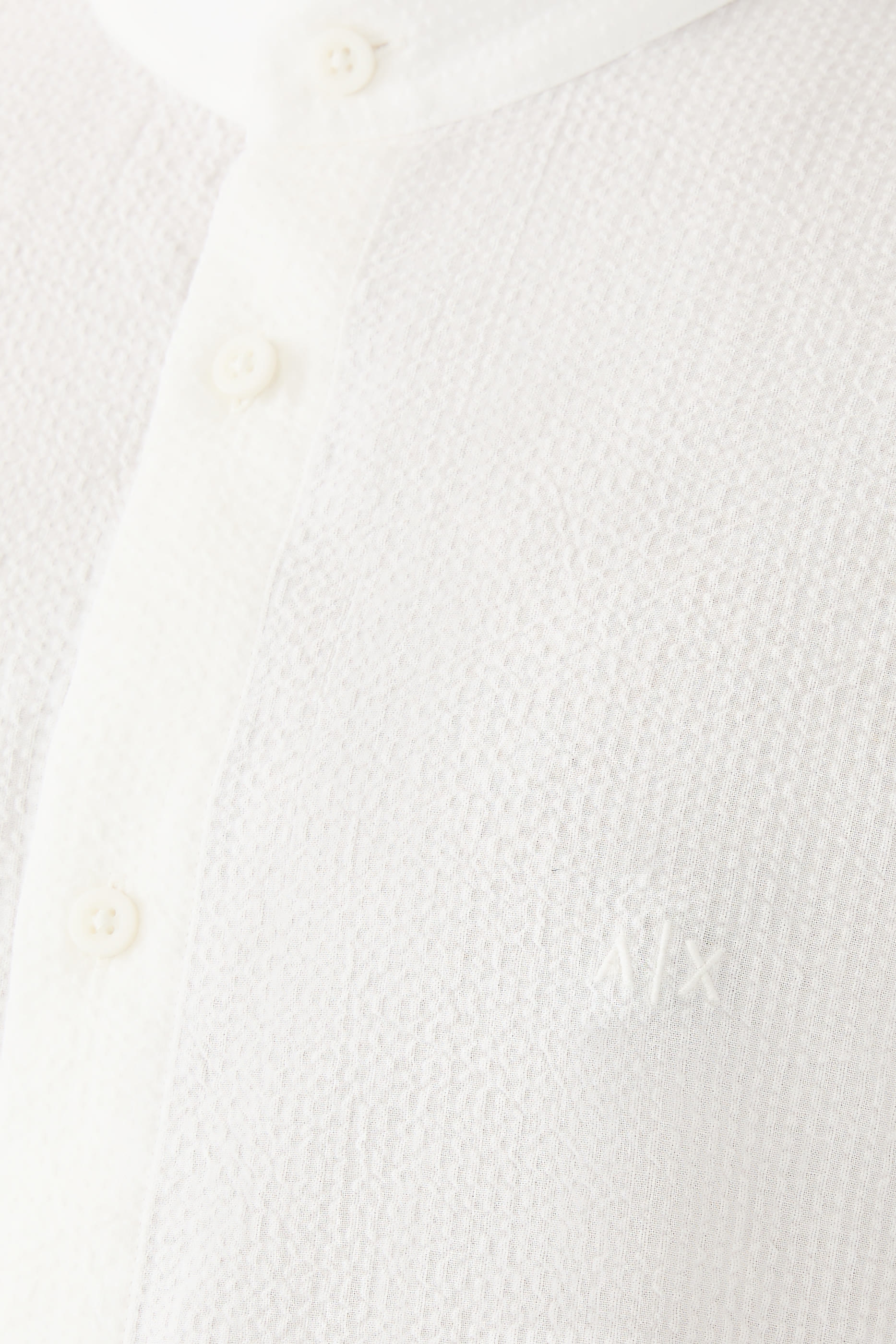 قميص بأكمام طويلة