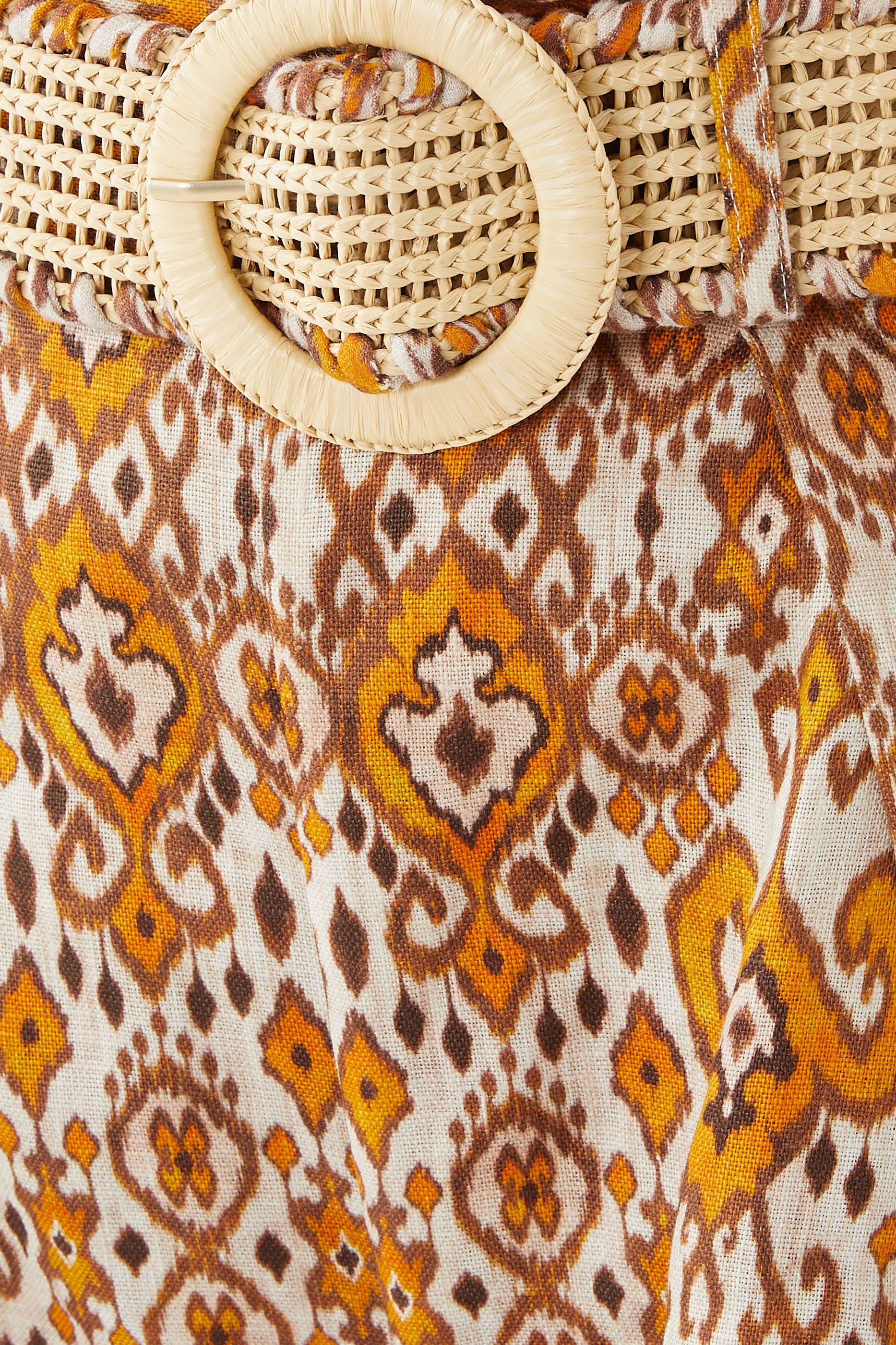 شورت وايلي بقصة ضيقة