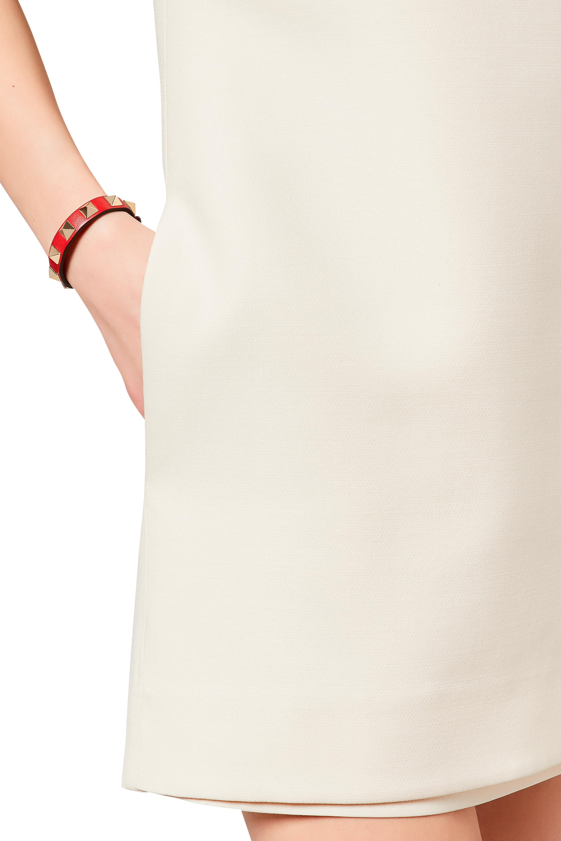 سوار رفيع جلد بحلى هرمية