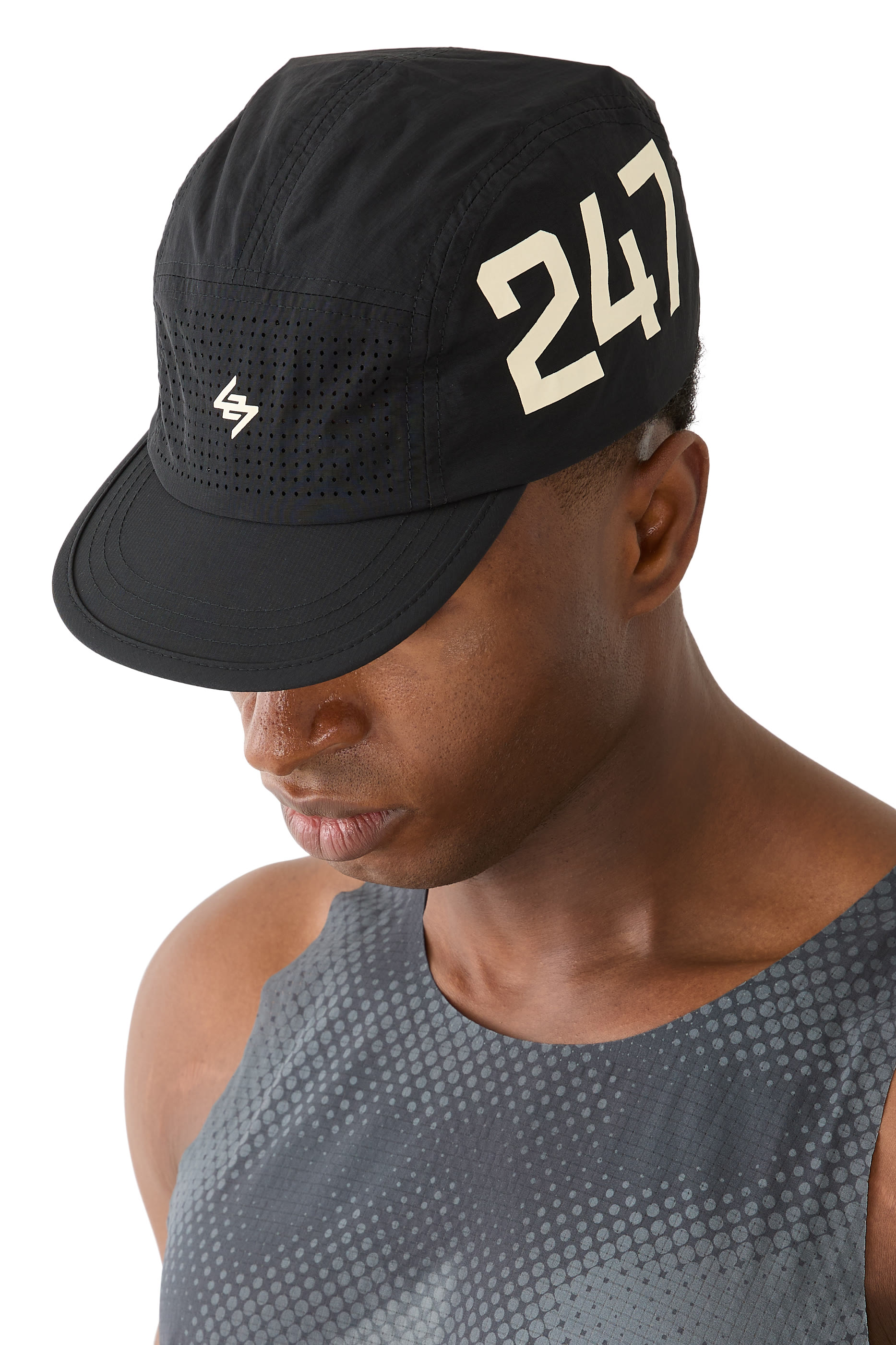 كاب بشعار الماركة