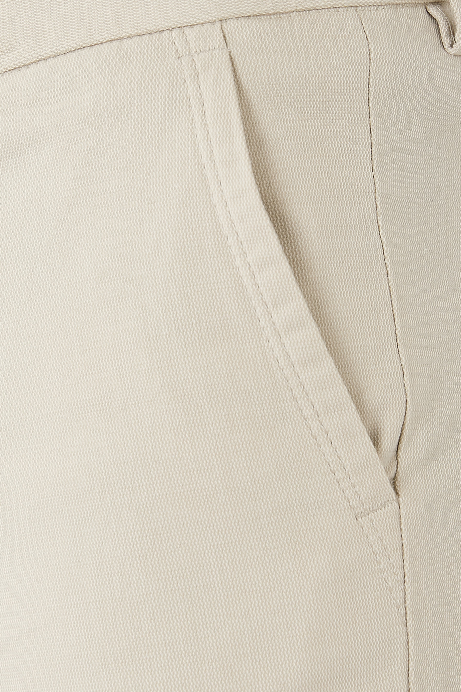 بنطال بقصة ضيقة قطن