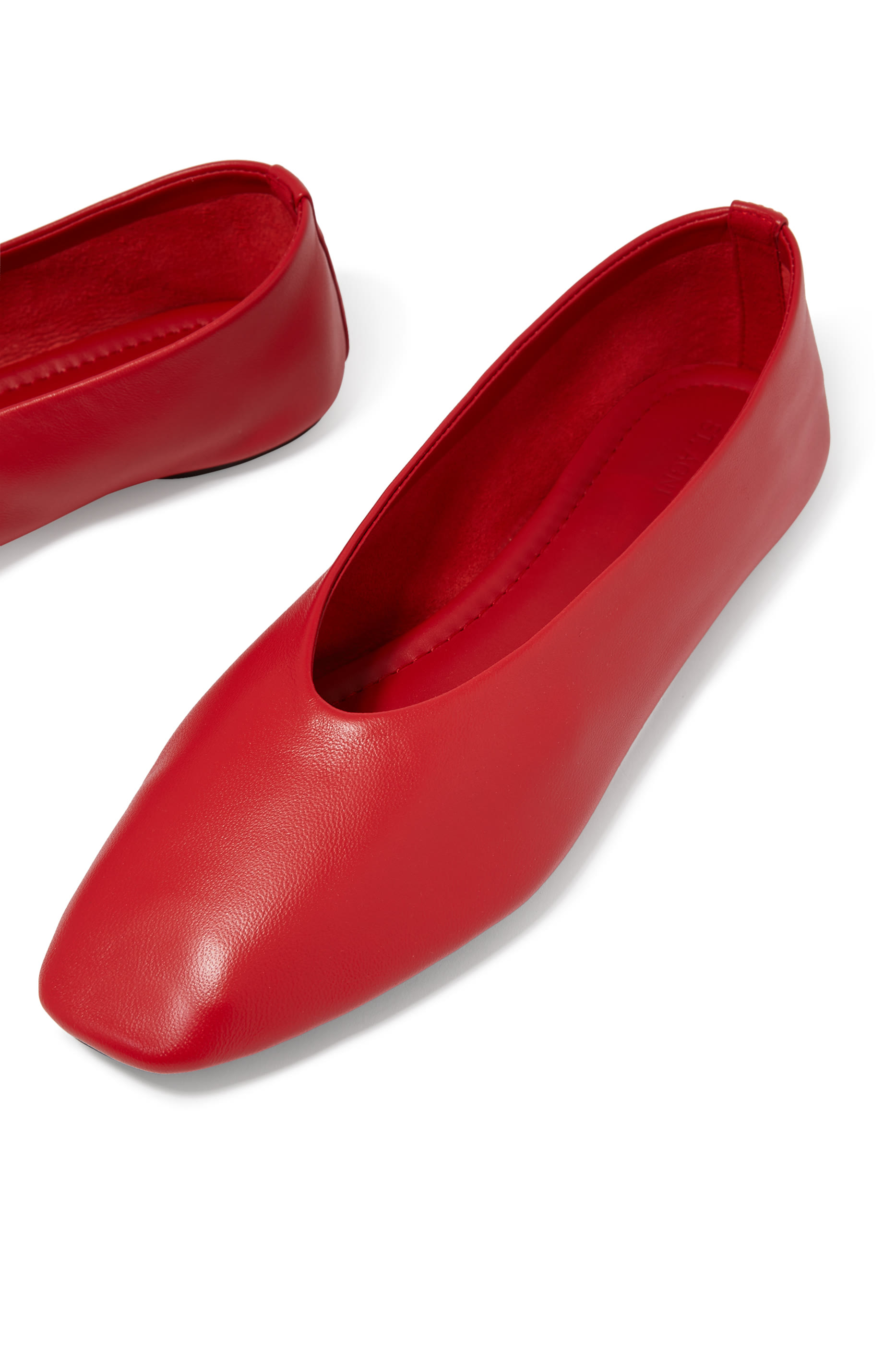 حذاء بالرينا غلوف ناعم