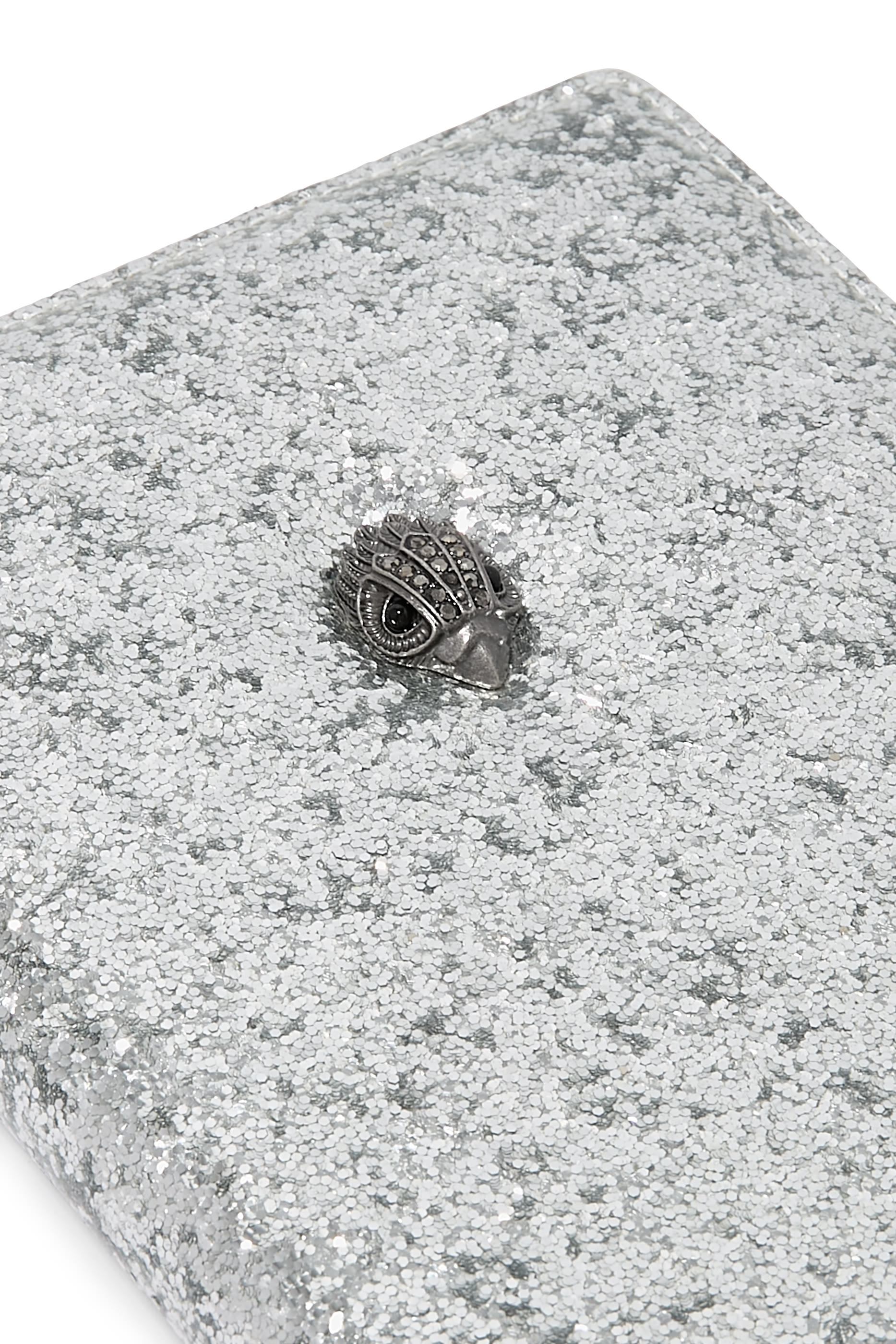 دفتر مزين بشعار الماركة