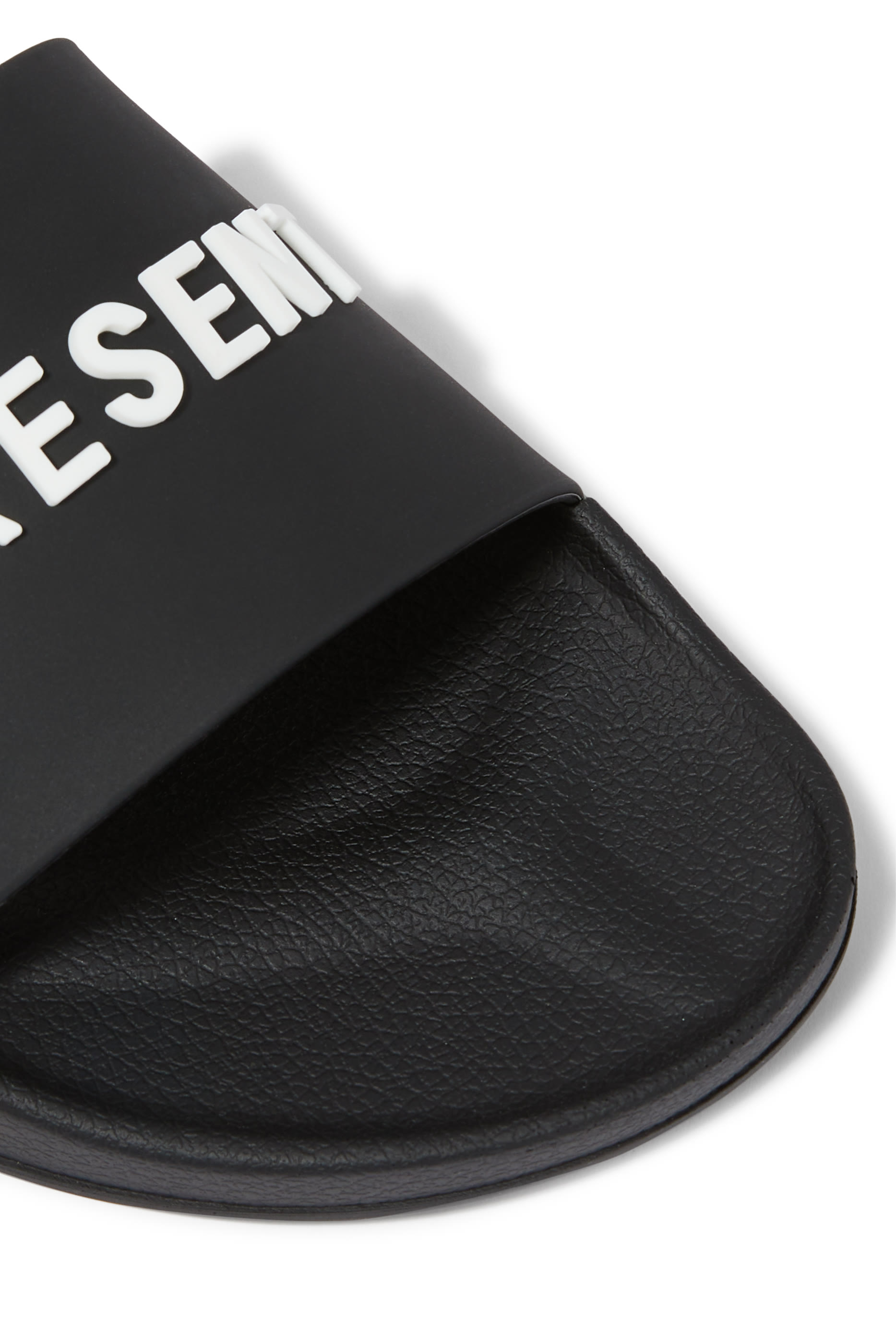 حذاء خفيف بشعار الماركة