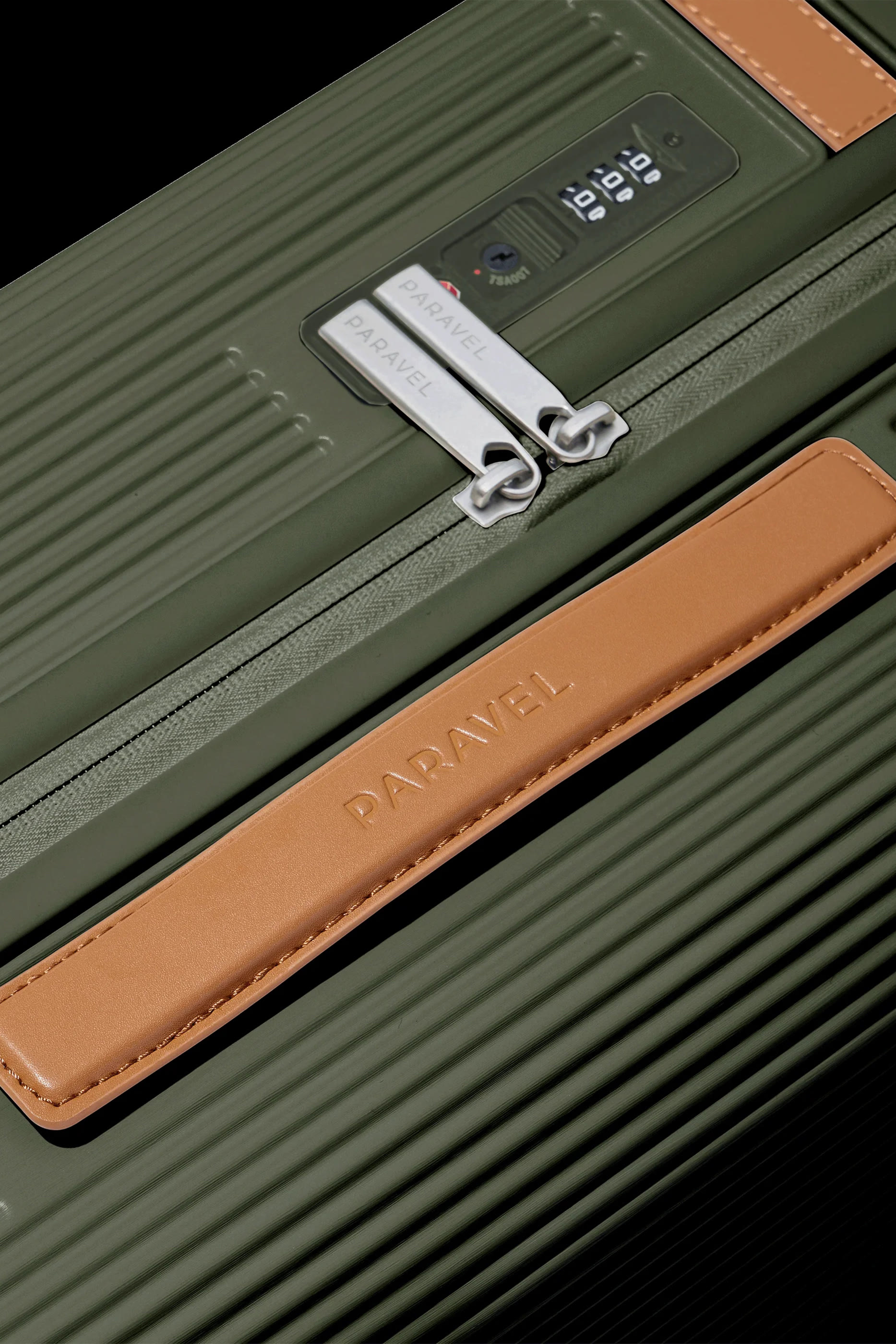 حقيبة سفر للجر أفياتور بلاس