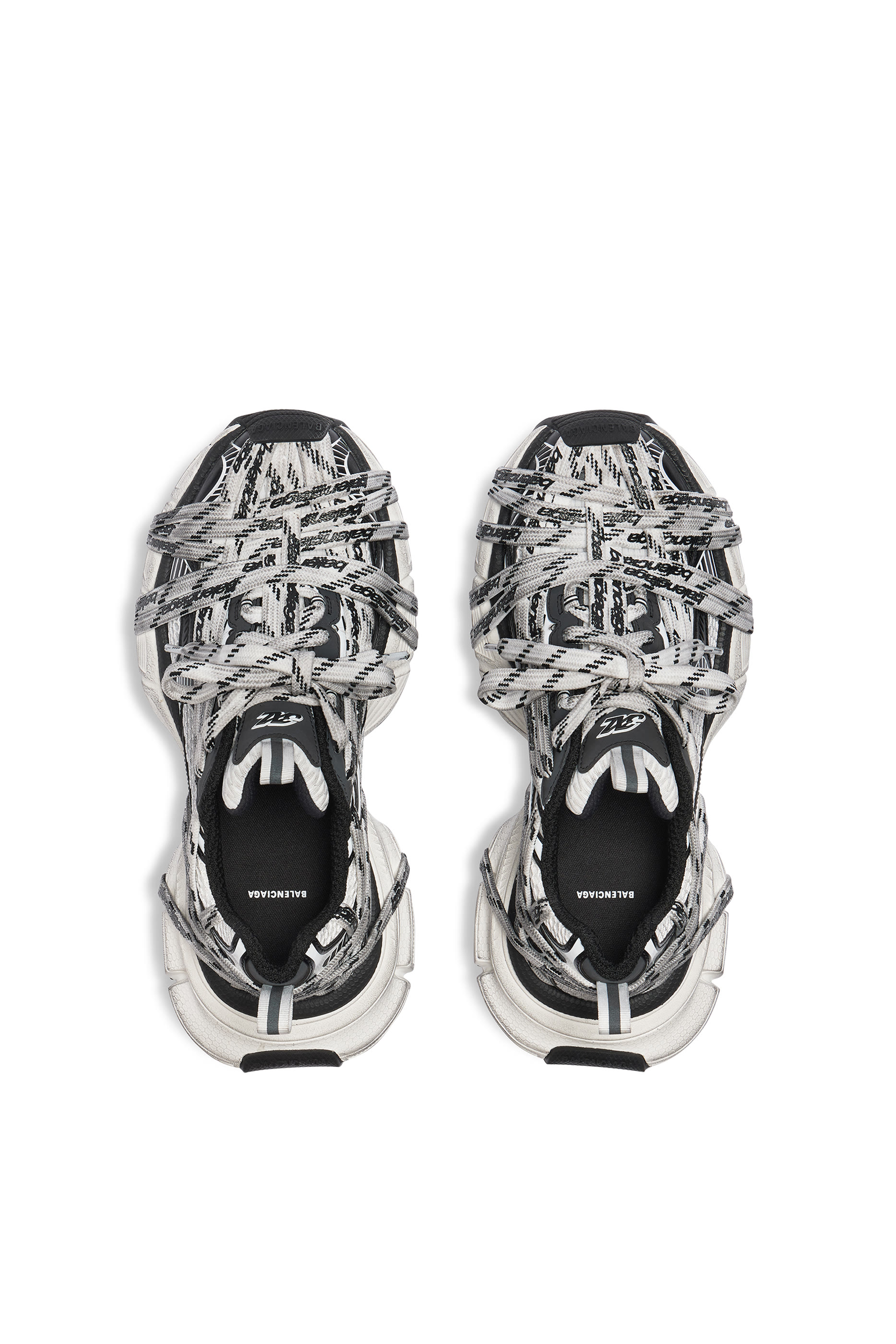 سنيكرز 3 اكس ال بي بأربطة طويلة