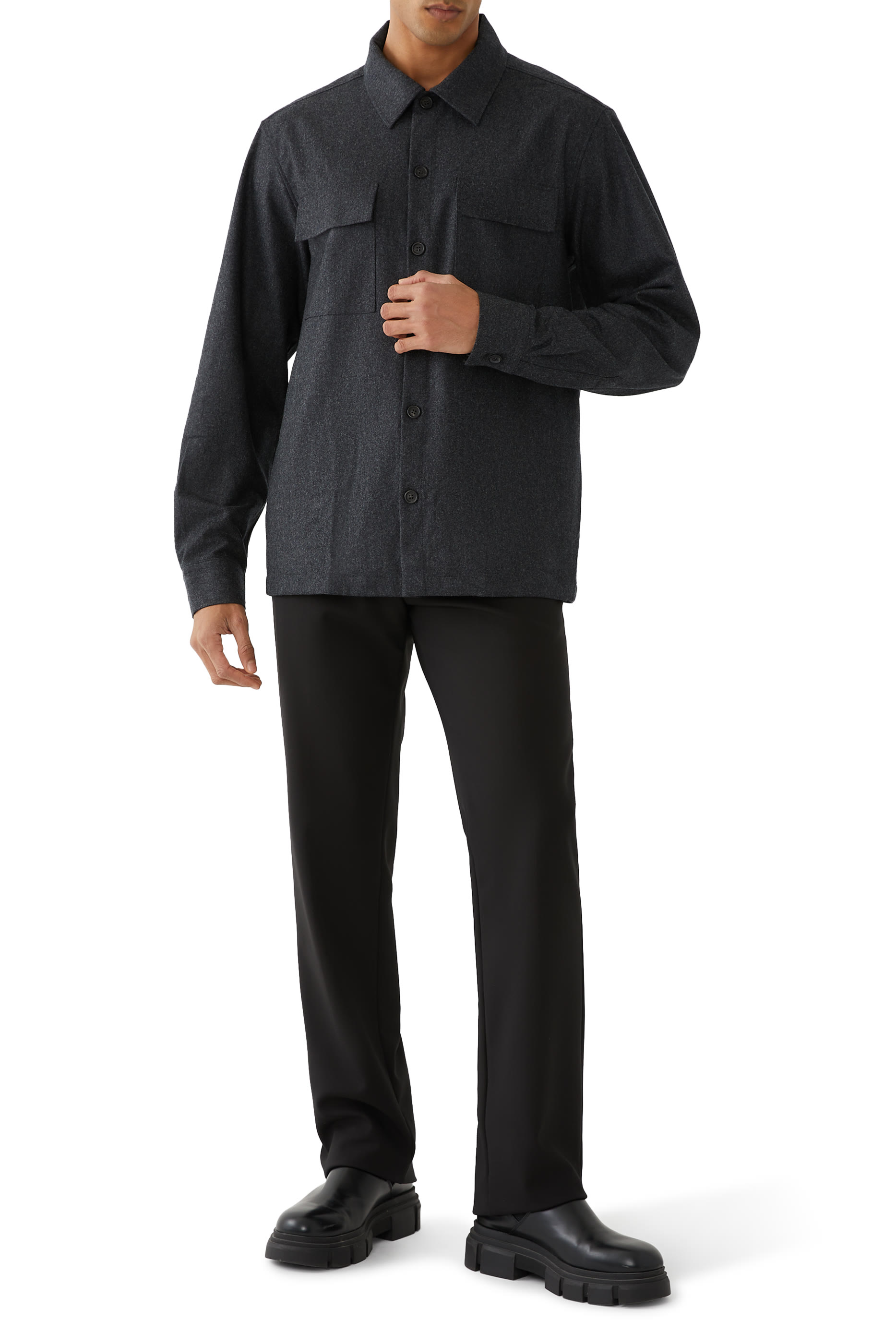 سترة بأكمام طويلة