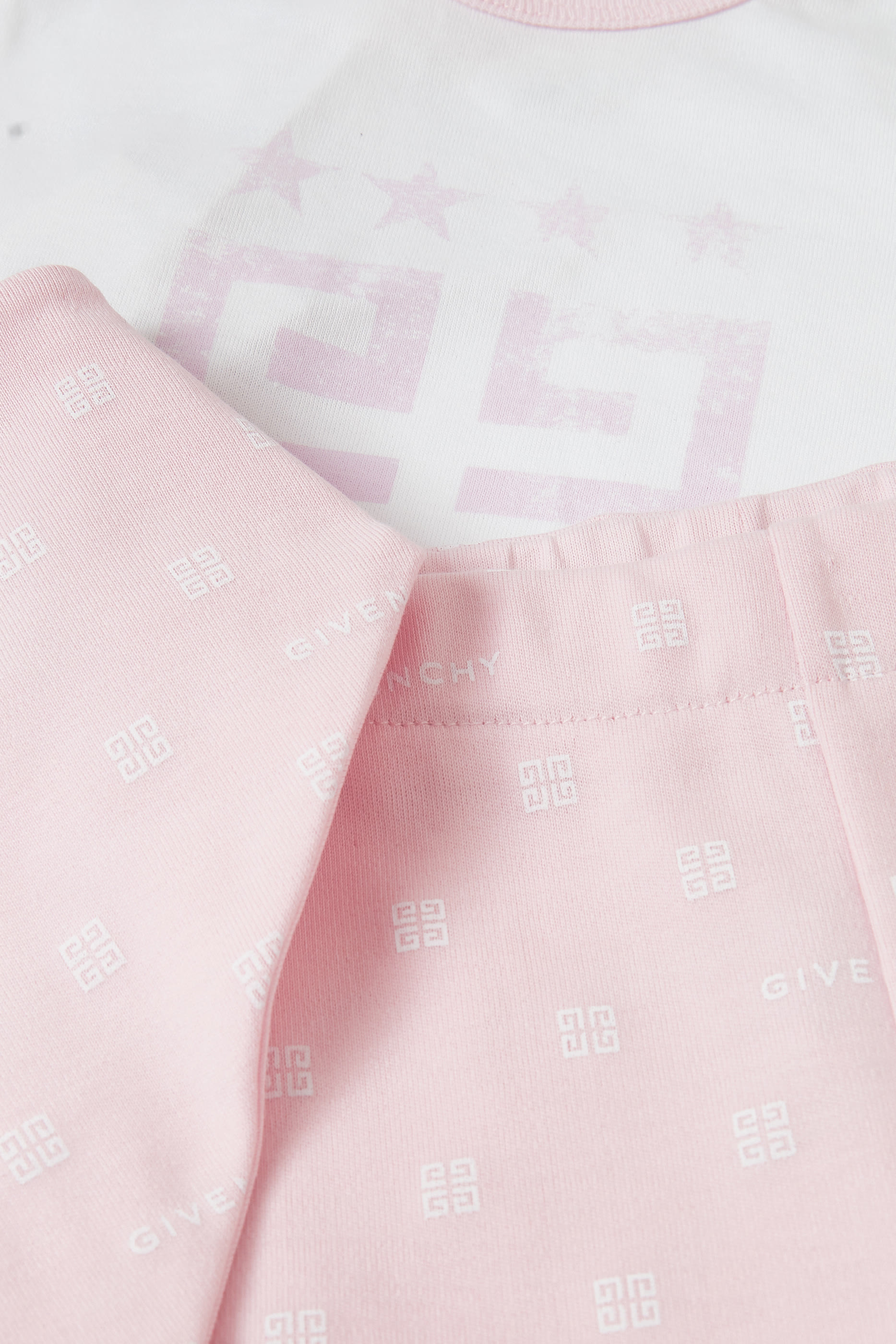 طقم شورت قطن بشعار الماركة للأطفال