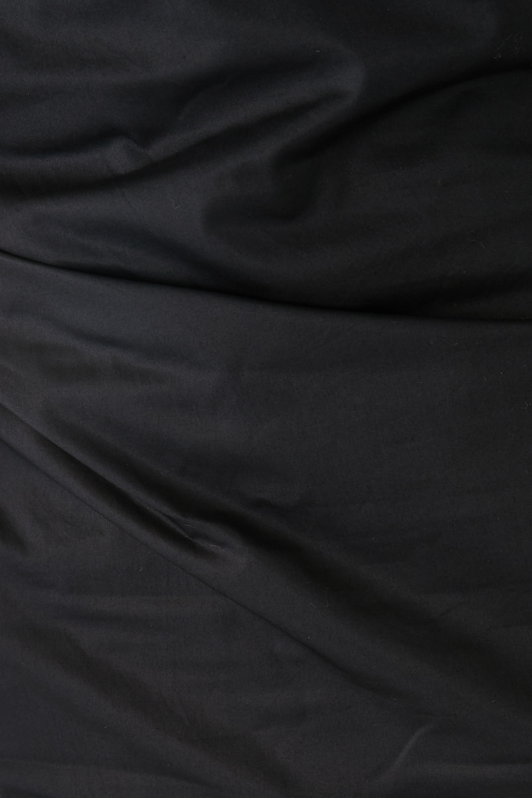 فستان قصير بطيات بتصميم غير متماثل