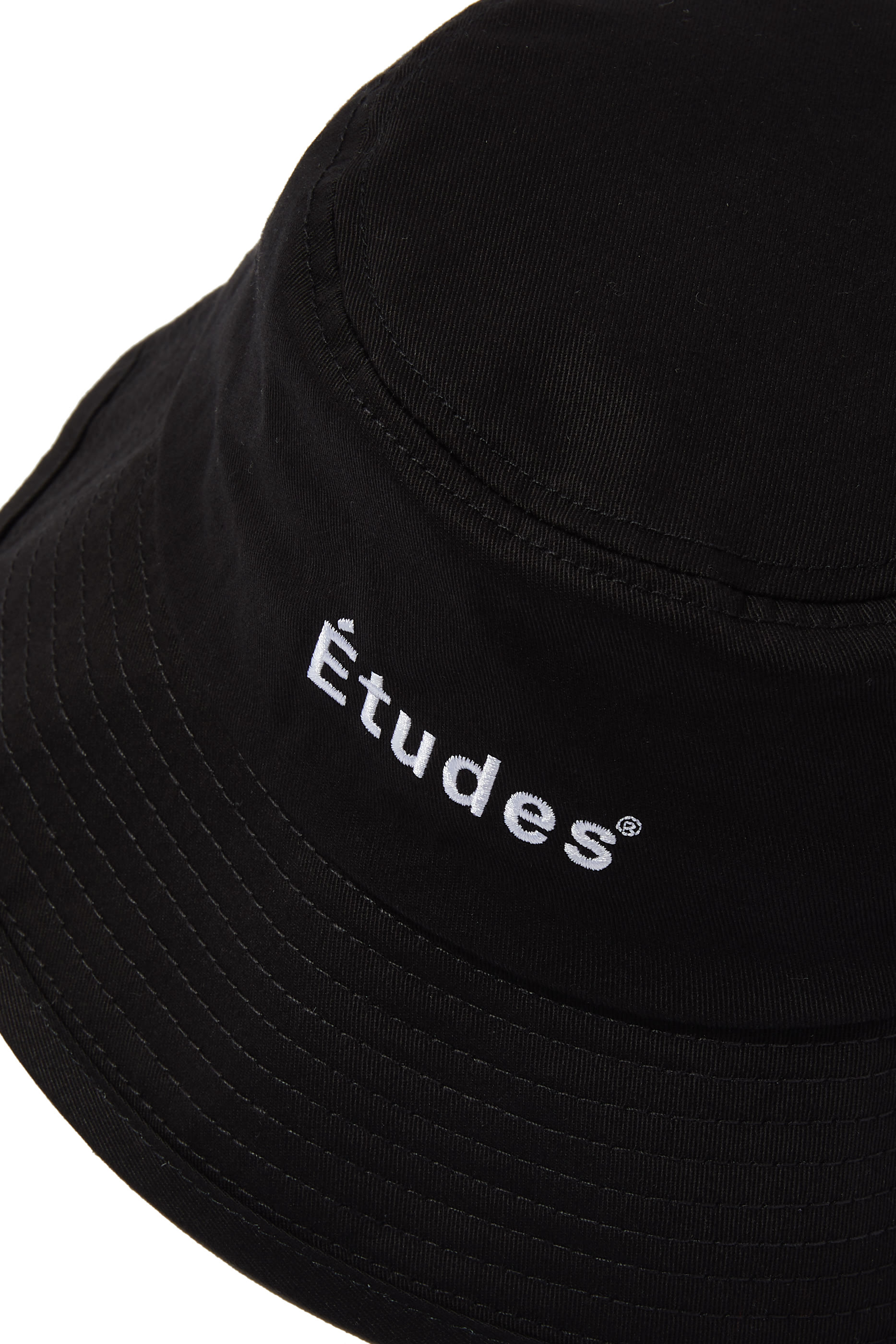 قبعة رياضية مزينة بشعار الماركة